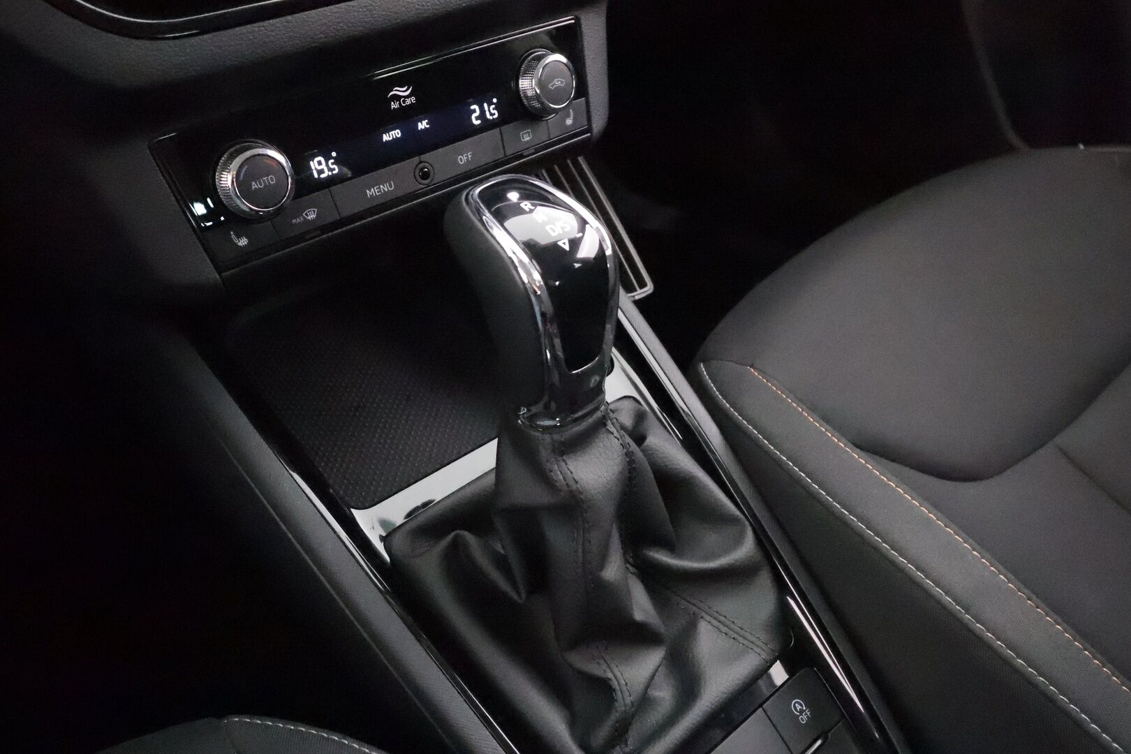 Skoda Scala 2022 1.0 TSI 110 Ambition DSG Autom. - | Vakkari | LED | Lohko+sisälämmitin | Lane Assist | Front Assist | Iso navi | Apple & Android | P.tutka | Merkkihuollot | 2x renkaat aluin | 