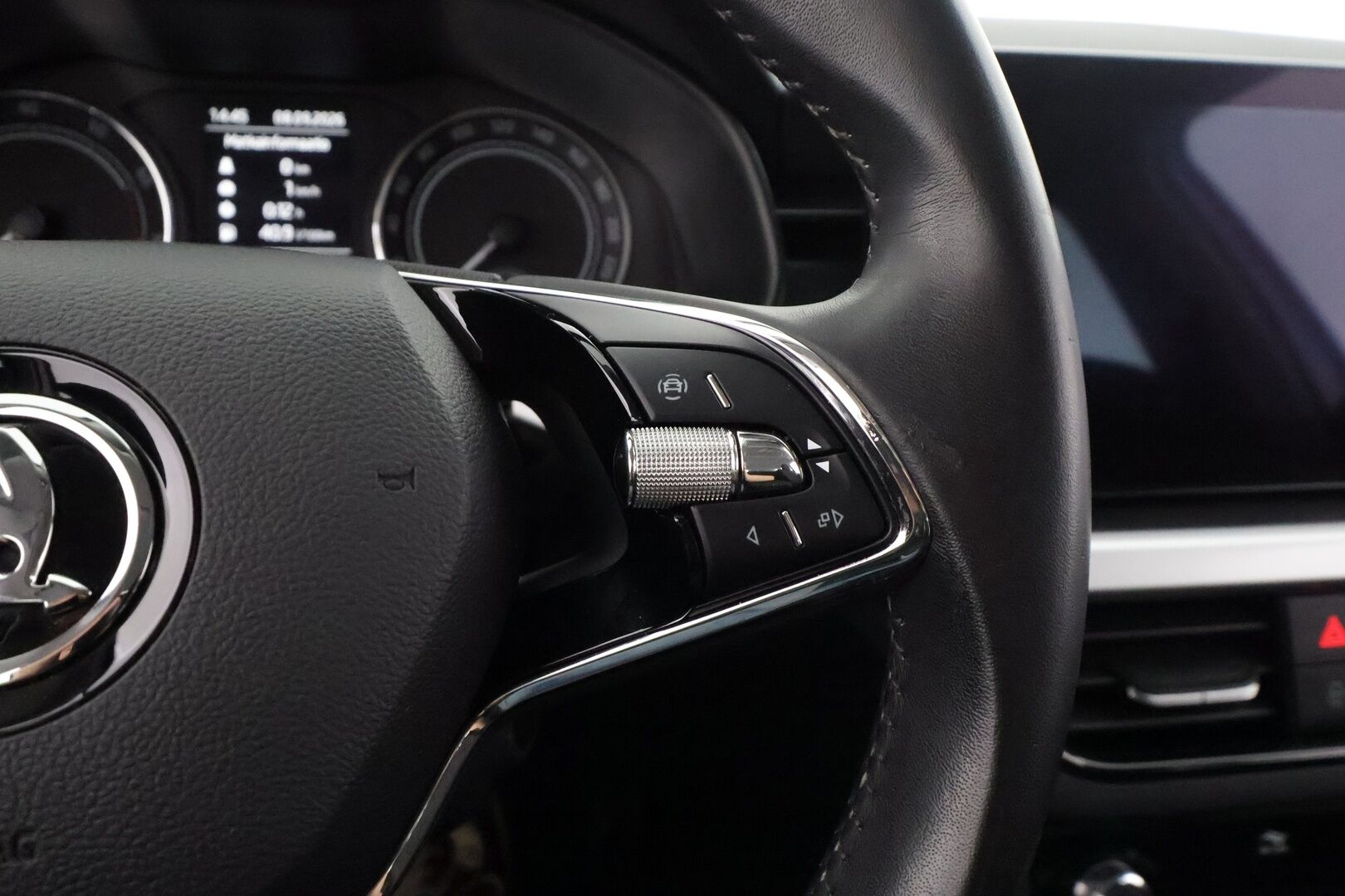 Skoda Scala 2022 1.0 TSI 110 Ambition DSG Autom. - | Vakkari | LED | Lohko+sisälämmitin | Lane Assist | Front Assist | Iso navi | Apple & Android | P.tutka | Merkkihuollot | 2x renkaat aluin | 