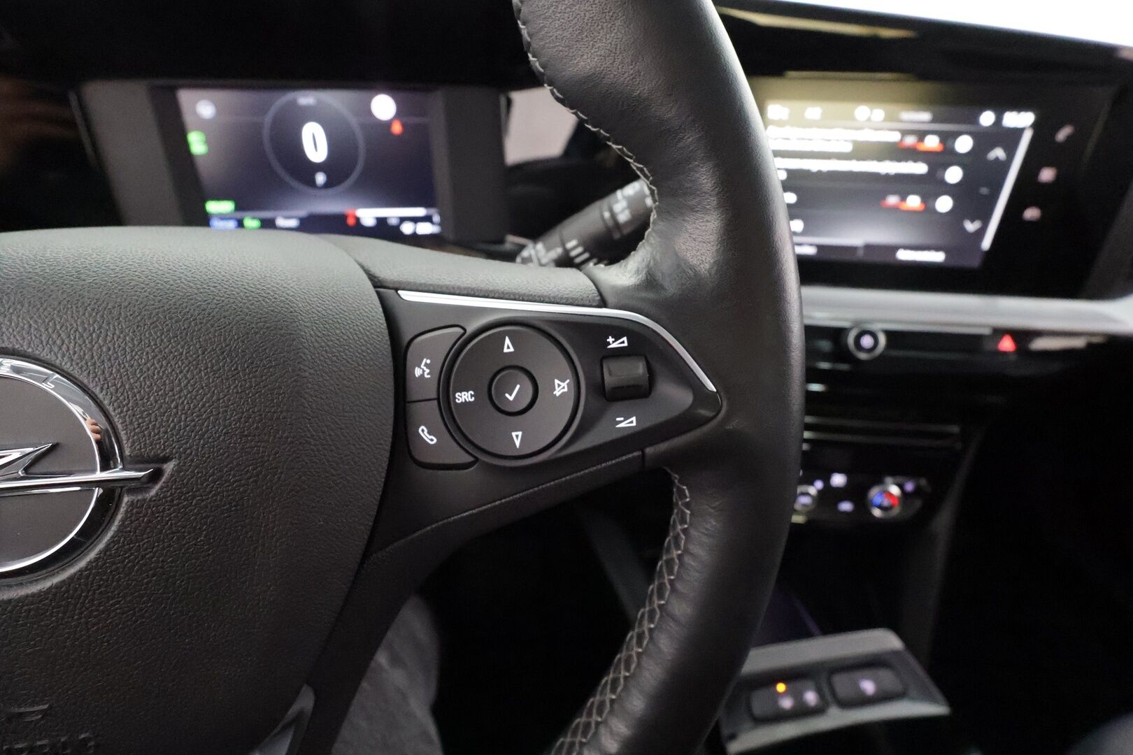 Opel MOKKA-E 2022 Innovation Plus 136 * ACC / LED / P.Kamera / Kaistavahti / Digimittaristo / Keyless * - Akku kuntotarkastettu / Suomi-auto / 2x Latauskaapelit / Kahdet renkaat aluvanteilla