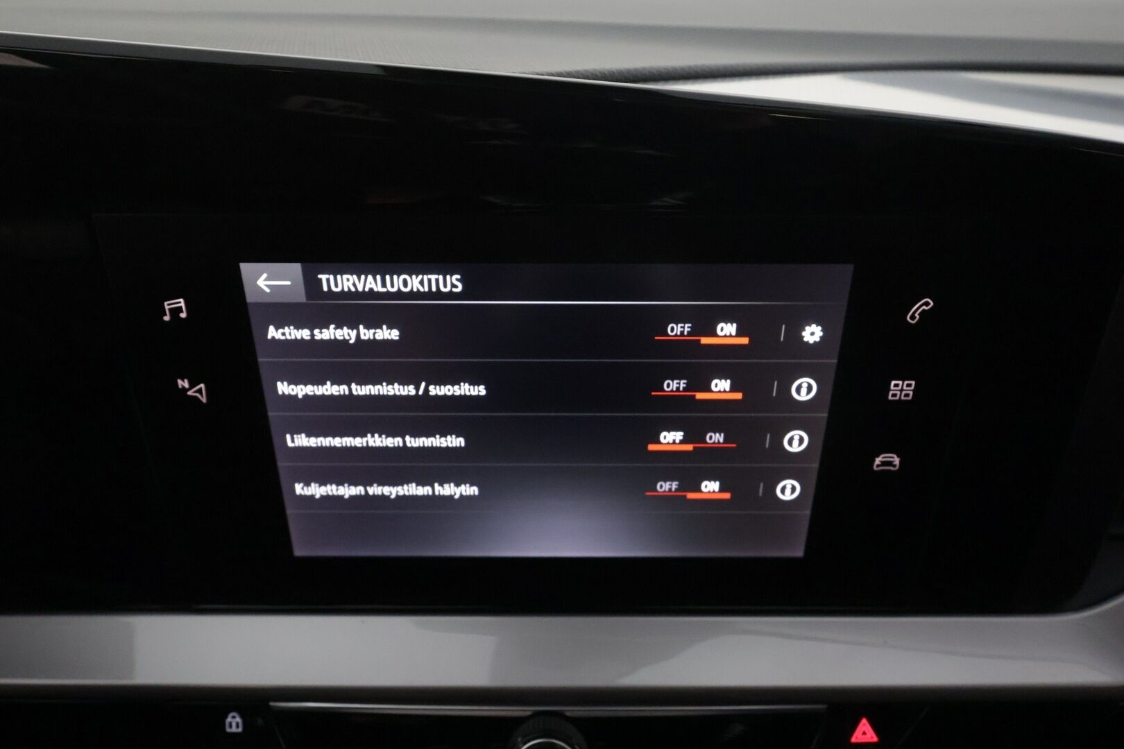 Opel MOKKA-E 2022 Innovation Plus 136 * ACC / LED / P.Kamera / Kaistavahti / Digimittaristo / Keyless * - Akku kuntotarkastettu / Suomi-auto / 2x Latauskaapelit / Kahdet renkaat aluvanteilla