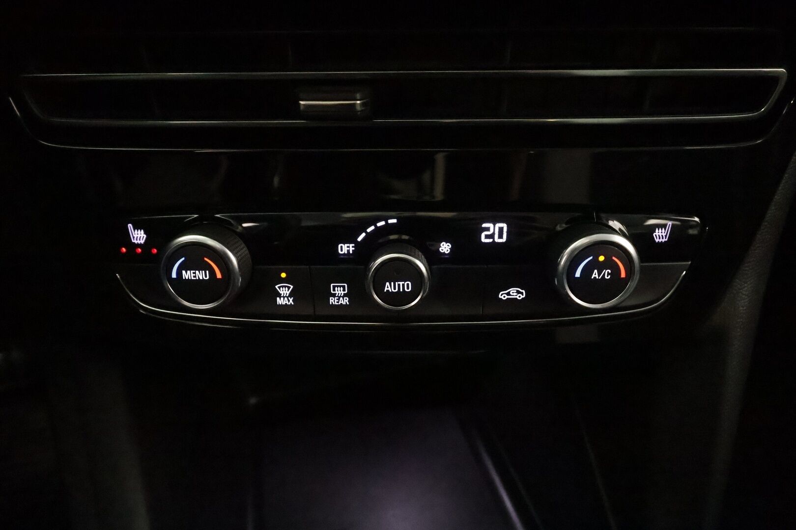 Opel MOKKA-E 2022 Innovation Plus 136 * ACC / LED / P.Kamera / Kaistavahti / Digimittaristo / Keyless * - Akku kuntotarkastettu / Suomi-auto / 2x Latauskaapelit / Kahdet renkaat aluvanteilla