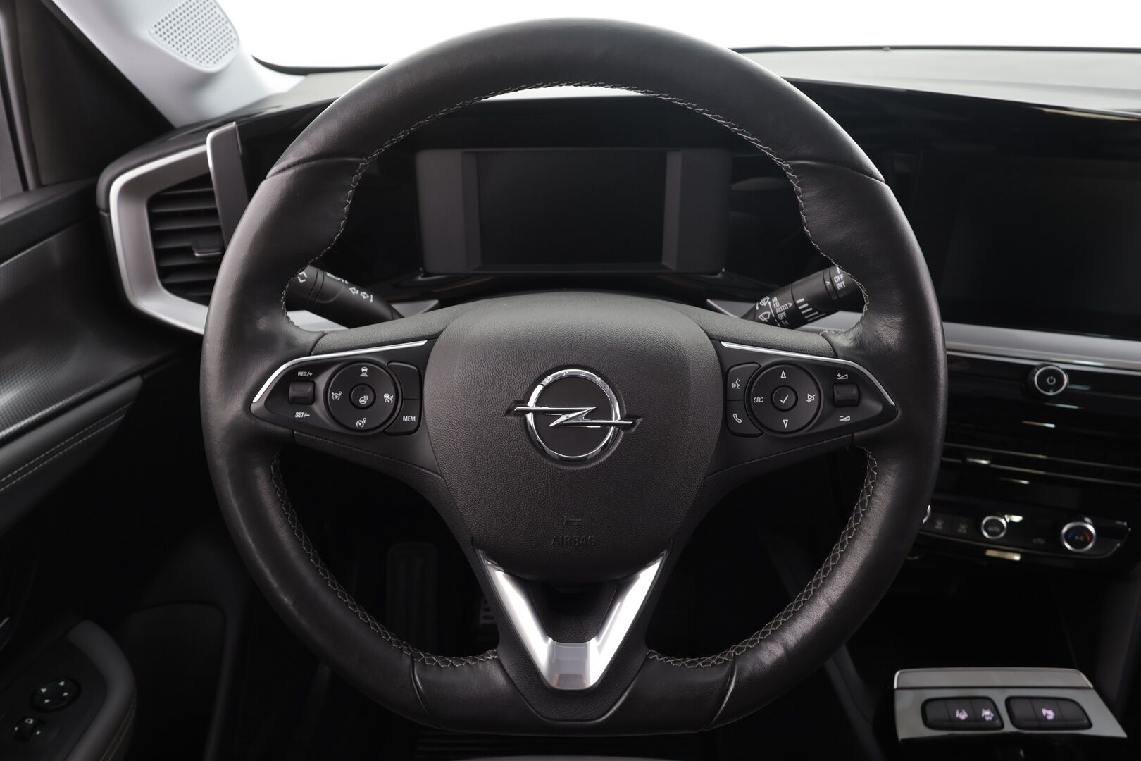 Opel MOKKA-E 2022 Innovation Plus 136 * ACC / LED / P.Kamera / Kaistavahti / Digimittaristo / Keyless * - Akku kuntotarkastettu / Suomi-auto / 2x Latauskaapelit / Kahdet renkaat aluvanteilla - HULLUT AVAJAISHULINAT KORKOTARJOUS 3,29 %