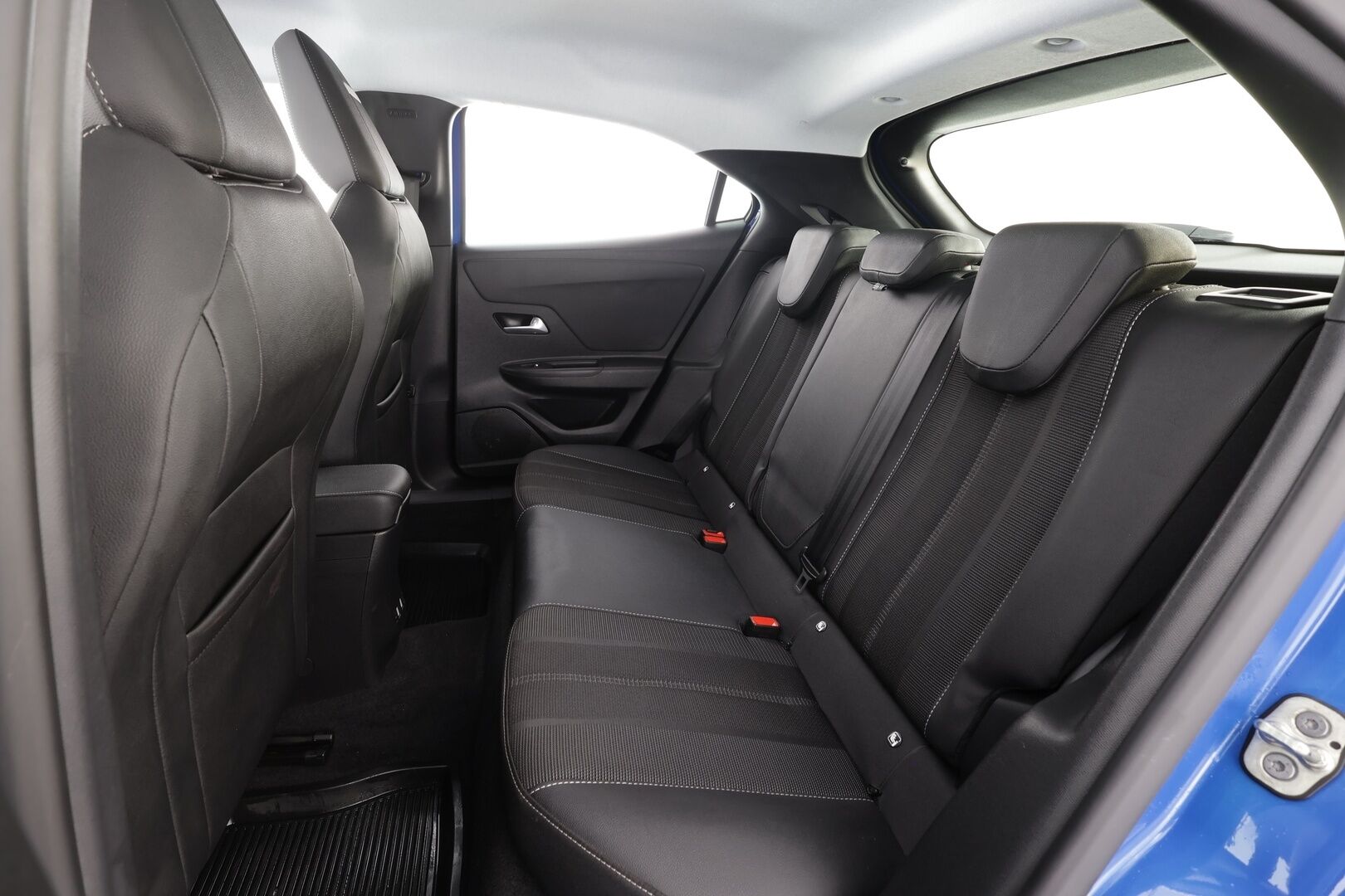 Opel MOKKA-E 2022 Innovation Plus 136 * ACC / LED / P.Kamera / Kaistavahti / Digimittaristo / Keyless * - Akku kuntotarkastettu / Suomi-auto / 2x Latauskaapelit / Kahdet renkaat aluvanteilla - HULLUT AVAJAISHULINAT KORKOTARJOUS 3,29 %