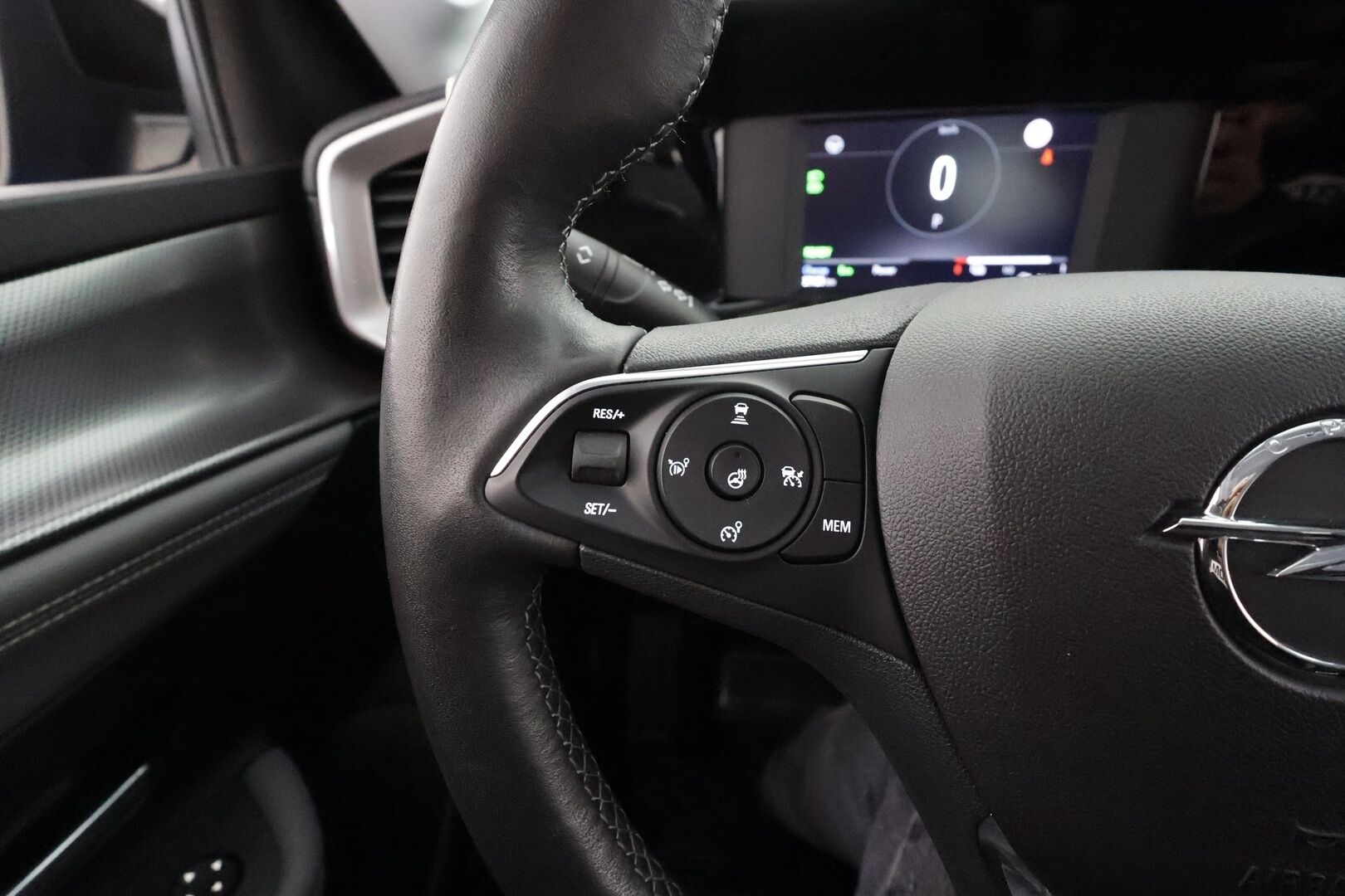 Opel MOKKA-E 2022 Innovation Plus 136 * ACC / LED / P.Kamera / Kaistavahti / Digimittaristo / Keyless * - Akku kuntotarkastettu / Suomi-auto / 2x Latauskaapelit / Kahdet renkaat aluvanteilla - HULLUT AVAJAISHULINAT KORKOTARJOUS 3,29 %