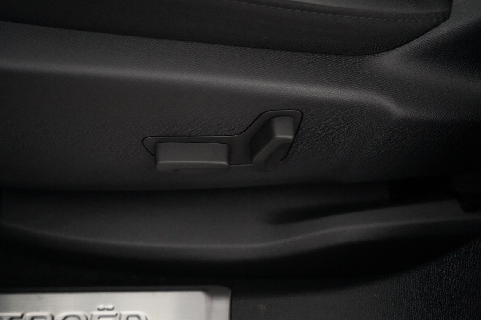 Citroen C5 Aircross 2022 PureTech 130 Comfort Selection EAT8  **360Kamera / Lämmitettävä tuulilasi /  Lohko / Vakkari / Alcantara / NAVI** - Merkkihuollettu / Kahdet renkaat alumiinivanteilla / Juuri katsastettu 