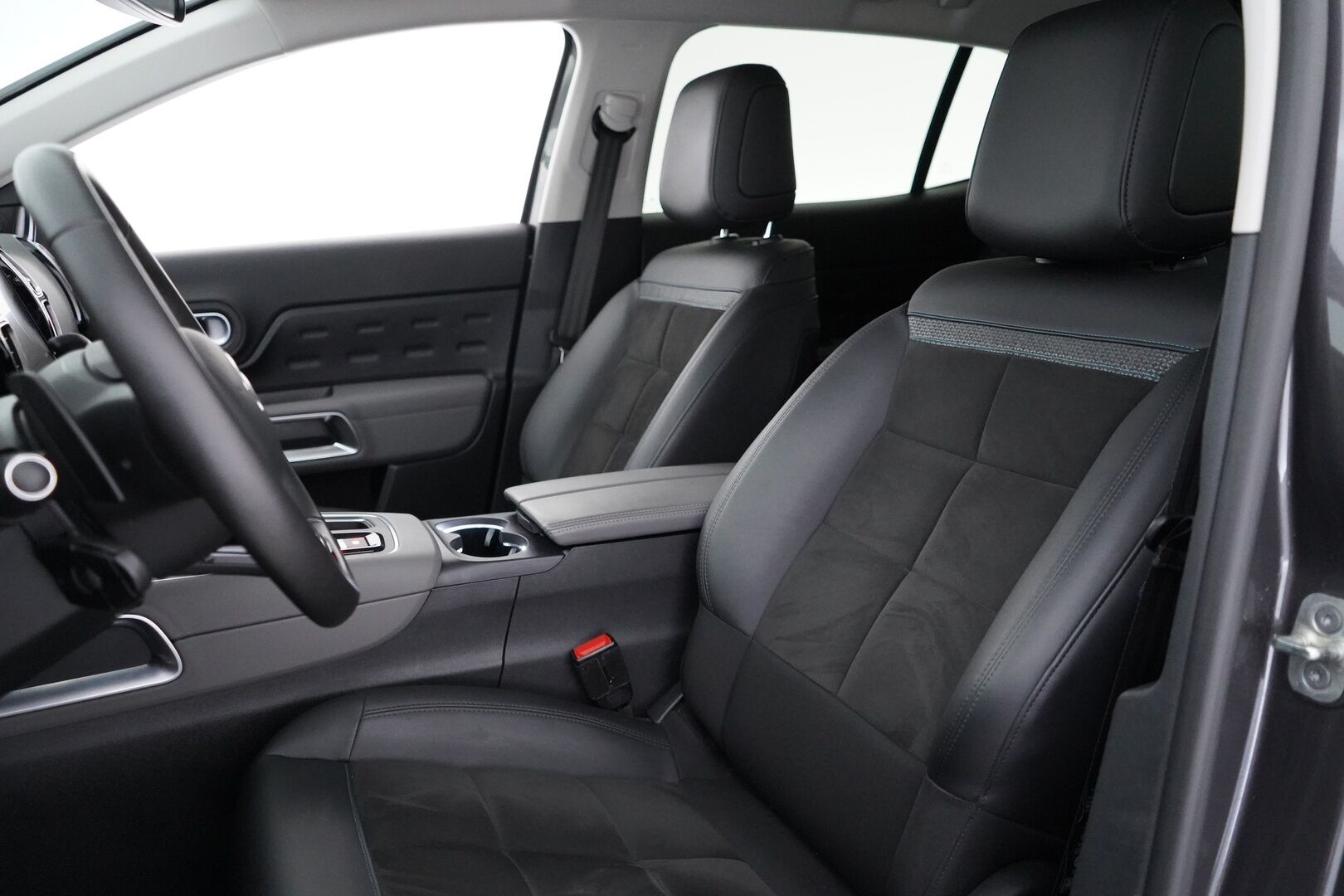 Citroen C5 Aircross 2022 PureTech 130 Comfort Selection EAT8  **360Kamera / Lämmitettävä tuulilasi /  Lohko / Vakkari / Alcantara / NAVI** - Merkkihuollettu / Kahdet renkaat alumiinivanteilla / Juuri katsastettu 