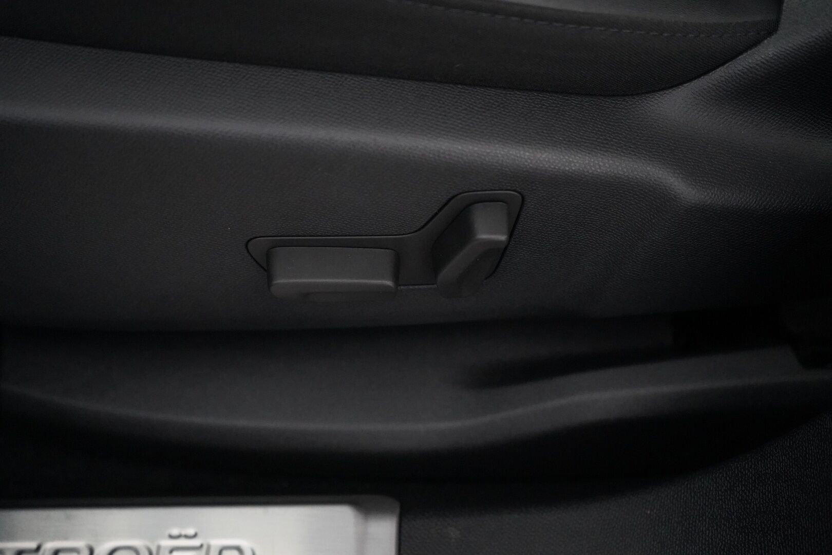 Citroen C5 Aircross 2022 PureTech 130 Comfort Selection EAT8  **360Kamera / Lämmitettävä tuulilasi /  Lohko / Vakkari / Alcantara / NAVI** - Merkkihuollettu / Kahdet renkaat alumiinivanteilla / Juuri katsastettu 