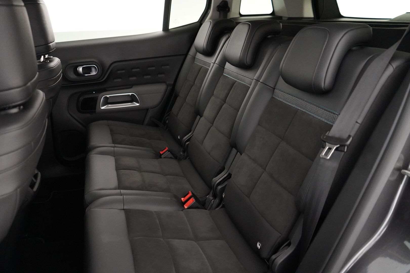 Citroen C5 Aircross 2022 PureTech 130 Comfort Selection EAT8  **360Kamera / Lämmitettävä tuulilasi /  Lohko / Vakkari / Alcantara / NAVI** - Merkkihuollettu / Kahdet renkaat alumiinivanteilla / Juuri katsastettu 