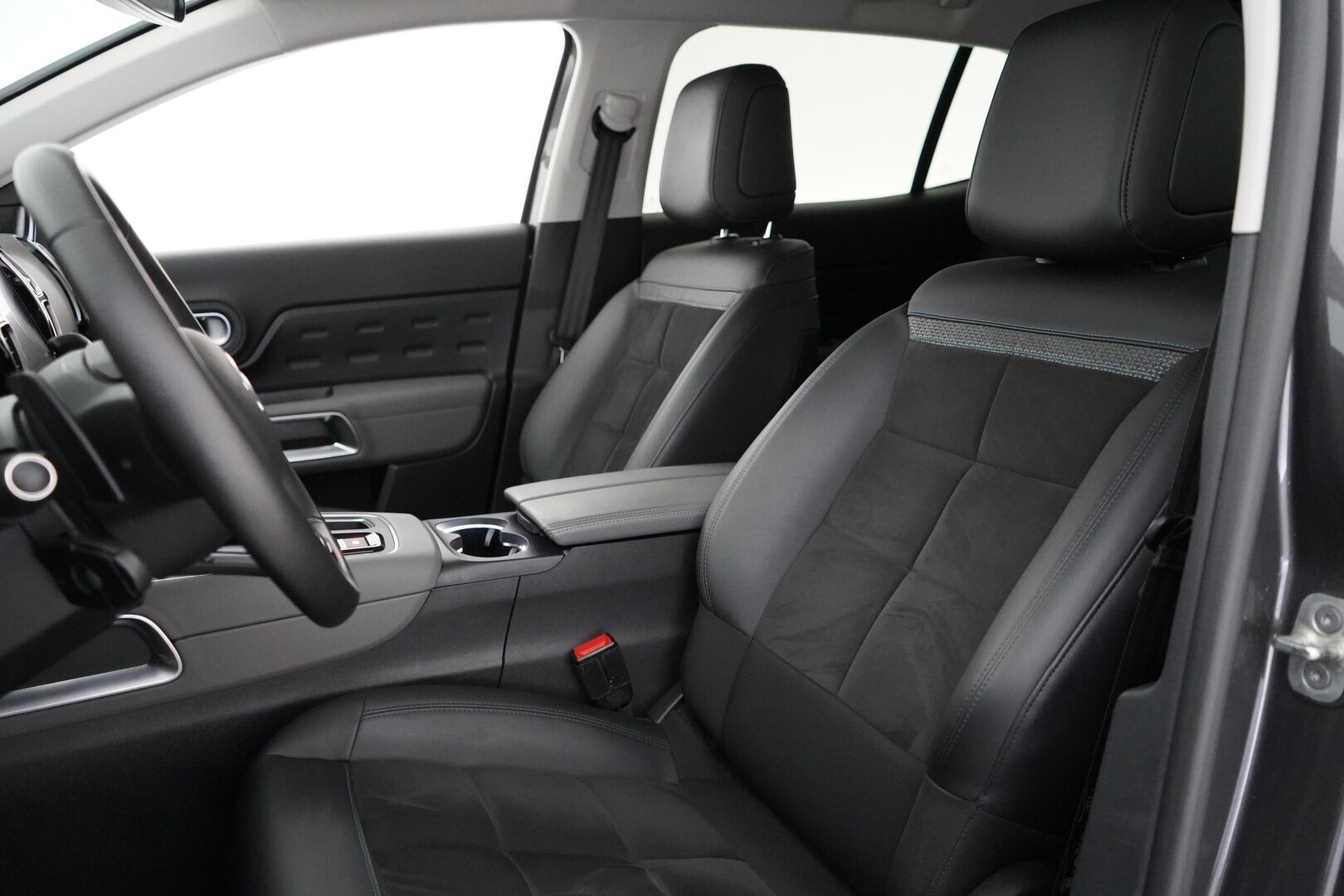 Citroen C5 Aircross 2022 PureTech 130 Comfort Selection EAT8  **360Kamera / Lämmitettävä tuulilasi /  Lohko / Vakkari / Alcantara / NAVI** - Merkkihuollettu / Kahdet renkaat alumiinivanteilla / Juuri katsastettu 