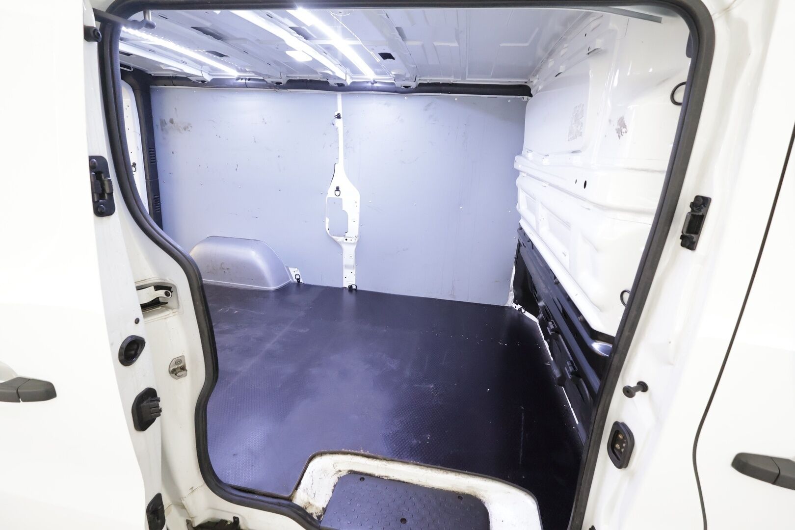 Renault Trafic 2022 Blue dCi 150 EDC-aut. L2H1 6,7m3 Nordic Edition * Webasto / Koukku / Vakkari / P.kamera / Navi / LED / ALV * - Suomi-auto / Kahdet renkaat aluvanteilla / Merkkihuollettu