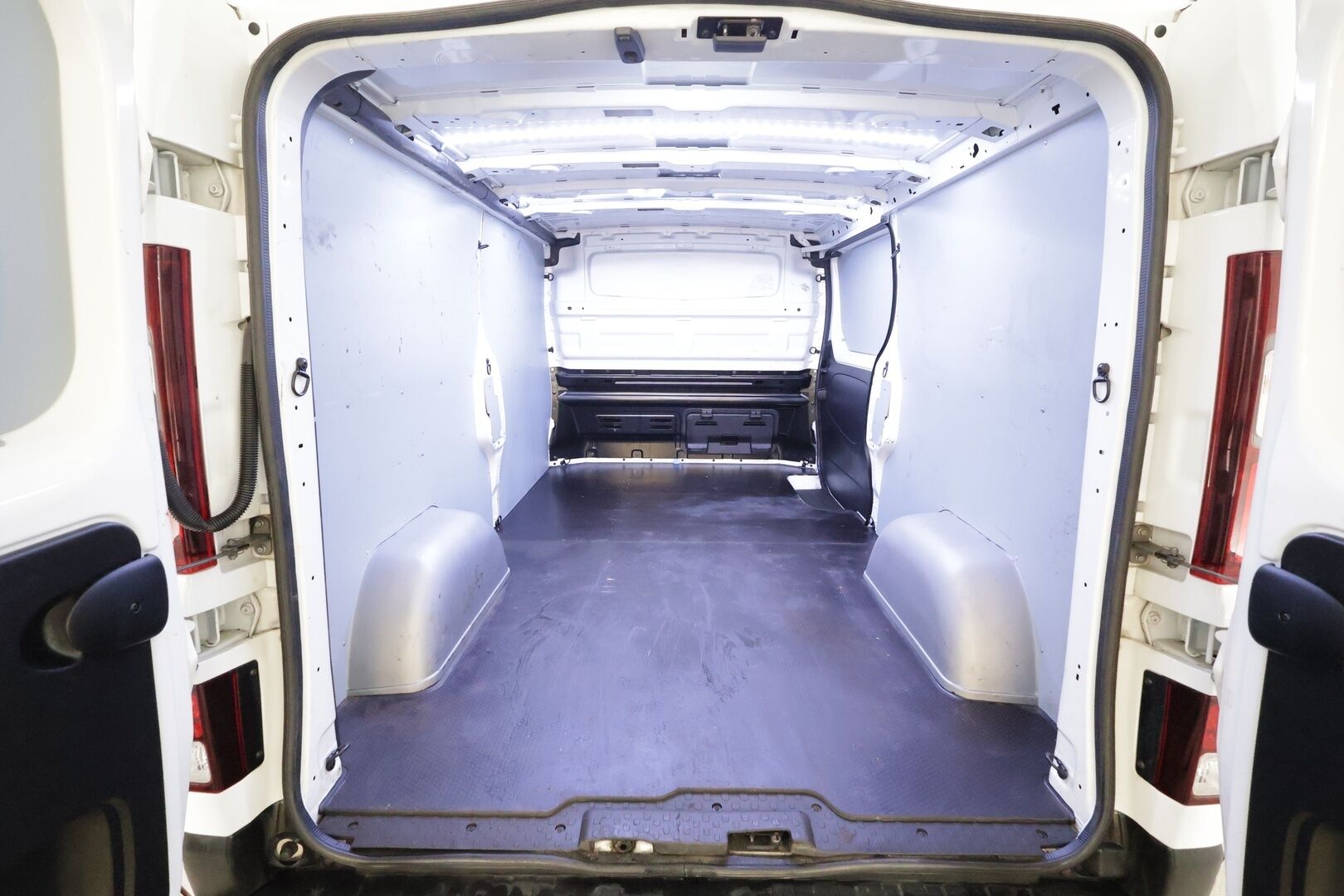 Renault Trafic 2022 Blue dCi 150 EDC-aut. L2H1 6,7m3 Nordic Edition * Webasto / Koukku / Vakkari / P.kamera / Navi / LED / ALV * - Suomi-auto / Kahdet renkaat aluvanteilla / Merkkihuollettu