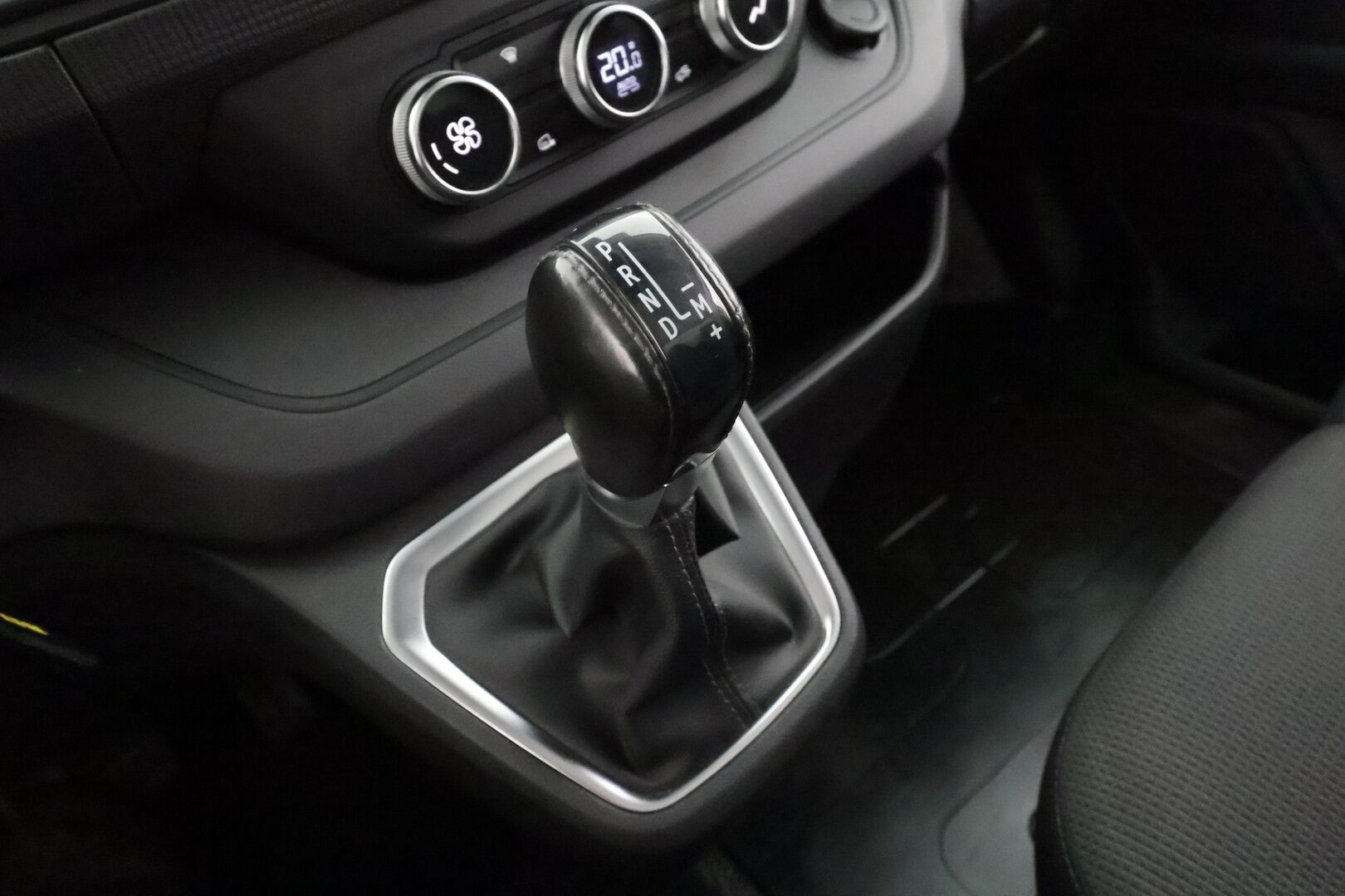 Renault Trafic 2022 Blue dCi 150 EDC-aut. L2H1 6,7m3 Nordic Edition * Webasto / Koukku / Vakkari / P.kamera / Navi / LED / ALV * - Suomi-auto / Kahdet renkaat aluvanteilla / Merkkihuollettu