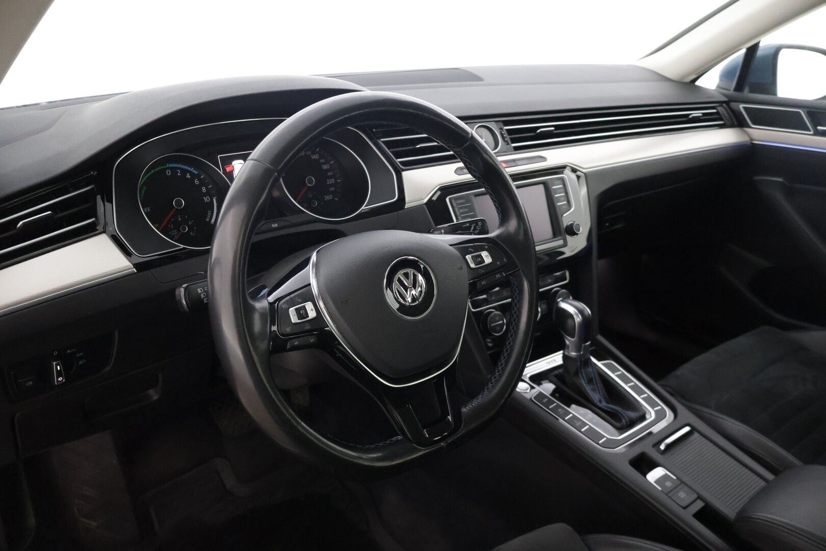 VOLKSWAGEN PASSAT 2016 13kwh,Variant GTE Plug-In Hybrid 160 kW DSG-aut - | Akku vaihdettu suurempaan 13kwh akkuun | SOH 99% | Adapt.vakkari | Vetokoukku | Webasto | Peruutuskamera |