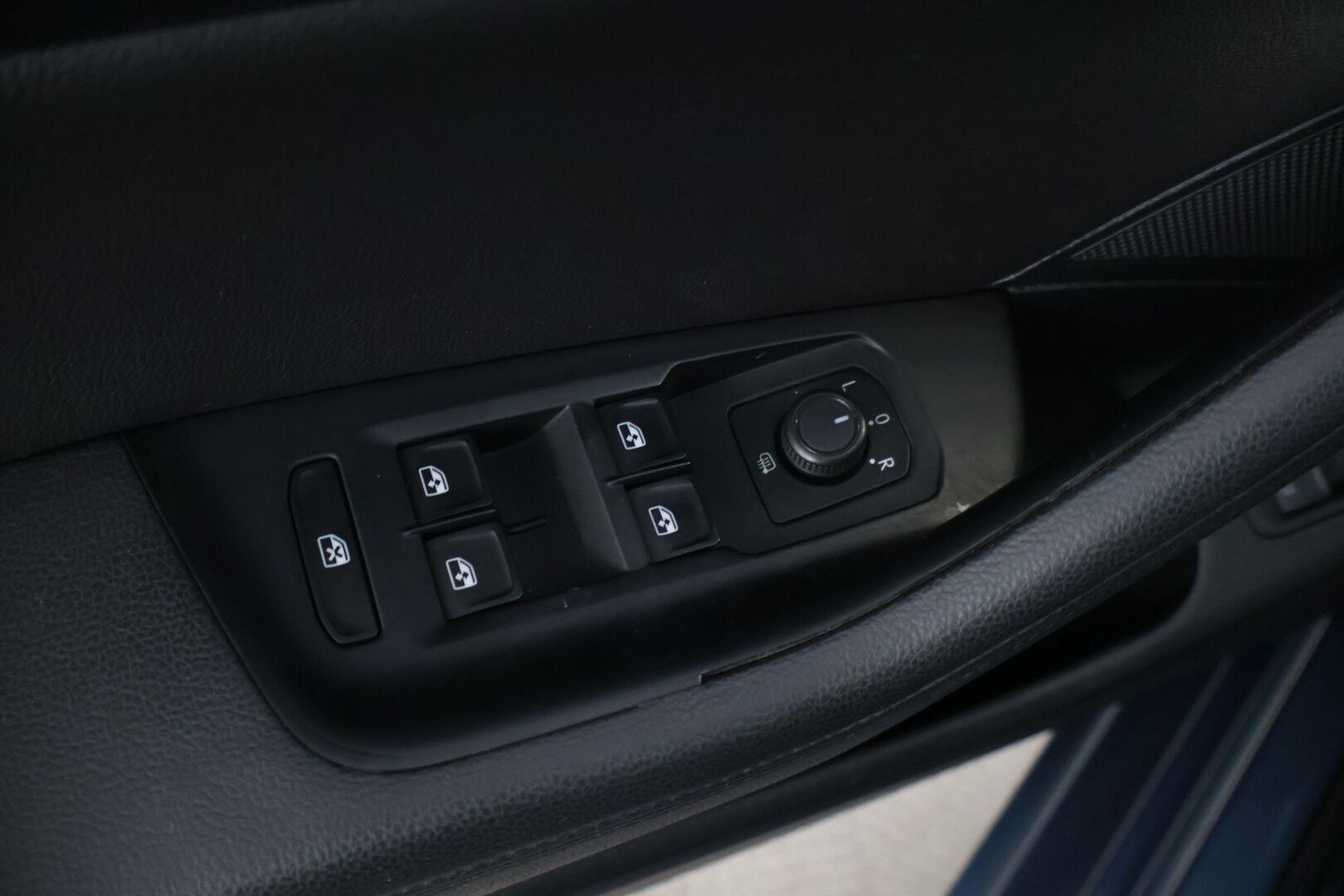 VOLKSWAGEN PASSAT 2016 13kwh,Variant GTE Plug-In Hybrid 160 kW DSG-aut - | Akku vaihdettu suurempaan 13kwh akkuun | SOH 99% | Adapt.vakkari | Vetokoukku | Webasto | Peruutuskamera |