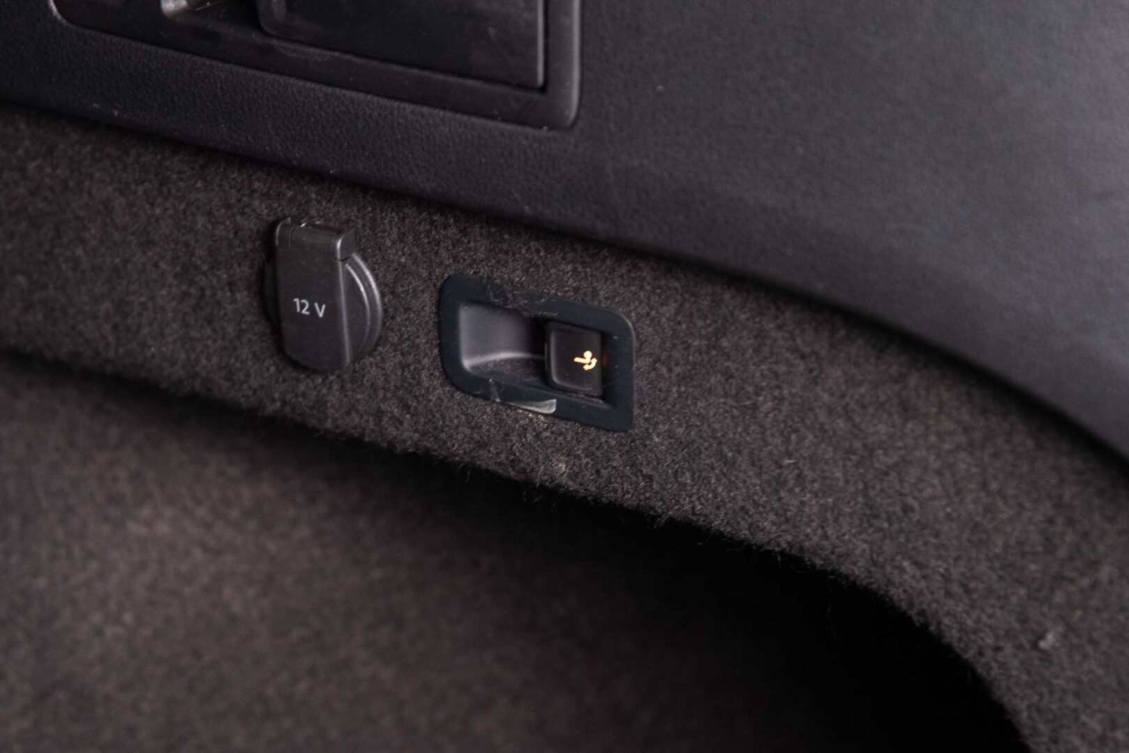 VOLKSWAGEN PASSAT 2016 13kwh,Variant GTE Plug-In Hybrid 160 kW DSG-aut *Vetokoukku / Webasto / Peruutuskamera* - * Akku vaihdettu suurempaan 13kwh akkuun, kuitit löytyy *