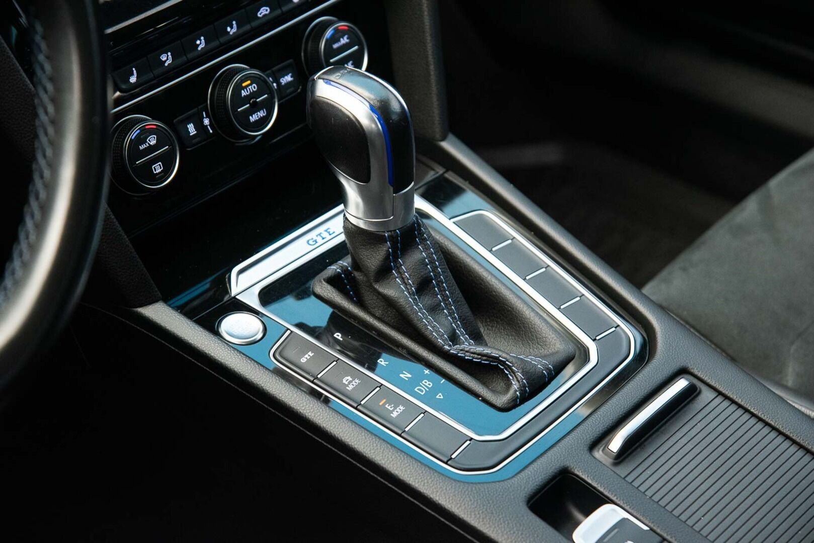 VOLKSWAGEN PASSAT 2016 13kwh,Variant GTE Plug-In Hybrid 160 kW DSG-aut *Vetokoukku / Webasto / Peruutuskamera* - * Akku vaihdettu suurempaan 13kwh akkuun, kuitit löytyy *