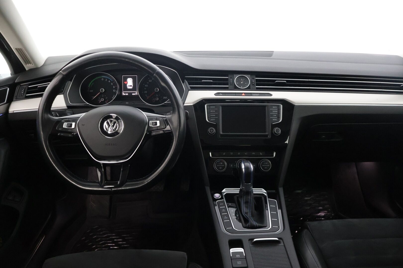 VOLKSWAGEN PASSAT 2016 13kwh,Variant GTE Plug-In Hybrid 160 kW DSG-aut - | Akku vaihdettu suurempaan 13kwh akkuun | SOH 99% | Adapt.vakkari | Vetokoukku | Webasto | Peruutuskamera |