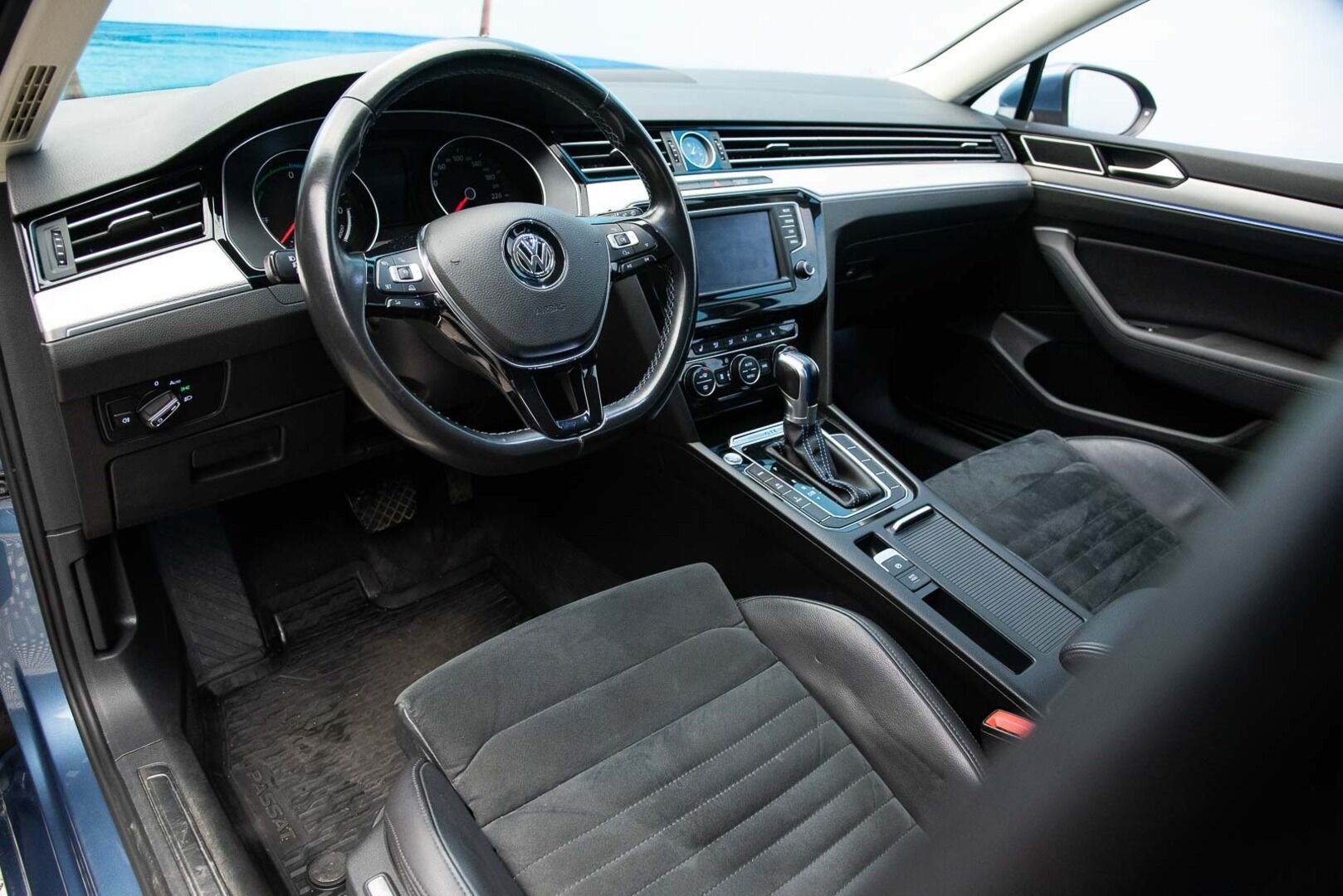 VOLKSWAGEN PASSAT 2016 13kwh,Variant GTE Plug-In Hybrid 160 kW DSG-aut *Vetokoukku / Webasto / Peruutuskamera* - * Akku vaihdettu suurempaan 13kwh akkuun, kuitit löytyy *