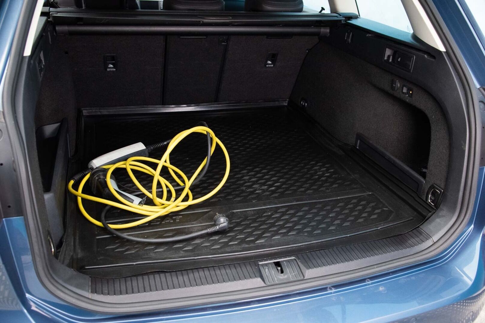 VOLKSWAGEN PASSAT 2016 13kwh,Variant GTE Plug-In Hybrid 160 kW DSG-aut *Vetokoukku / Webasto / Peruutuskamera* - * Akku vaihdettu suurempaan 13kwh akkuun, kuitit löytyy *