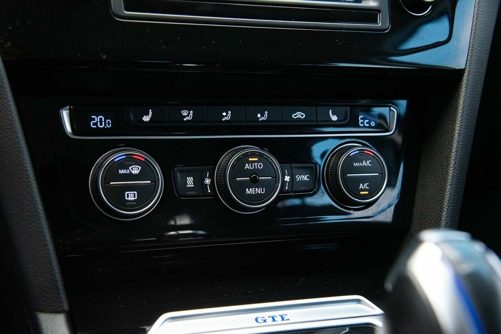 VOLKSWAGEN PASSAT 2016 13kwh,Variant GTE Plug-In Hybrid 160 kW DSG-aut *Vetokoukku / Webasto / Peruutuskamera* - * Akku vaihdettu suurempaan 13kwh akkuun, kuitit löytyy *