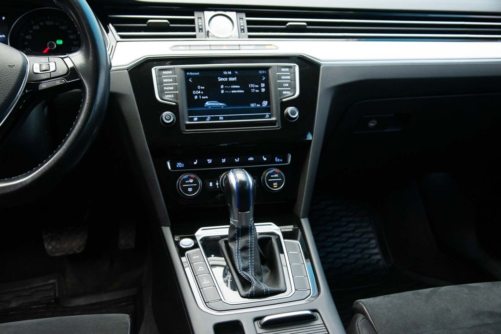 VOLKSWAGEN PASSAT 2016 13kwh,Variant GTE Plug-In Hybrid 160 kW DSG-aut *Vetokoukku / Webasto / Peruutuskamera* - * Akku vaihdettu suurempaan 13kwh akkuun, kuitit löytyy *