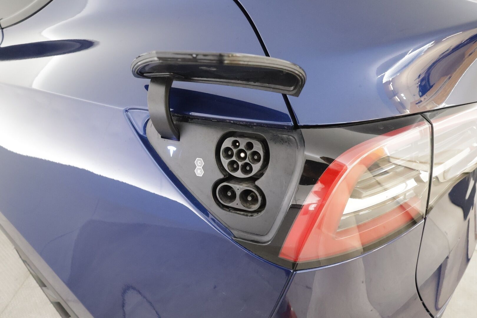 Tesla Model Y 2022 Long Range - | ILP | Koukku | Lasikatto | ACC | Matrix-LED | P.Kamera | Muistipenkki | Premium Audio | Kaistavahti | Navi | Keyless | Suomi-auto |