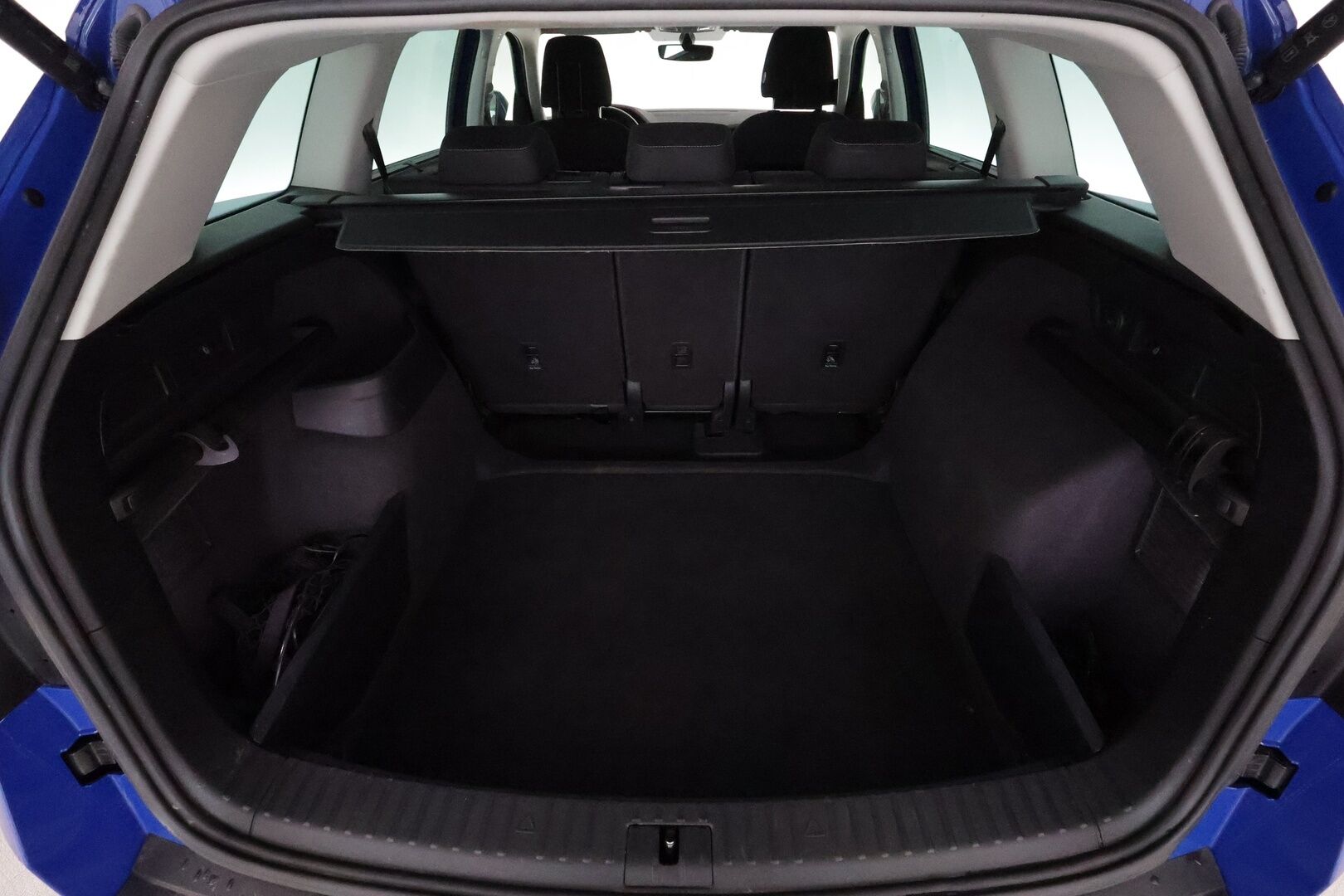 Skoda Kodiaq 2022 1.5 TSI ACT Ambition DSG **Adapt.Vakkari / LED-valot / P.Tutkat / Digimittaristo / Apple&Android / KeylessGO** - 3,99 % KORKOTARJOUS TÄHÄN AUTOON 31.8. ASTI! - 2-Omisteinen Suomi-auto / Kahdet Renkaat / Merkkihuollettu!