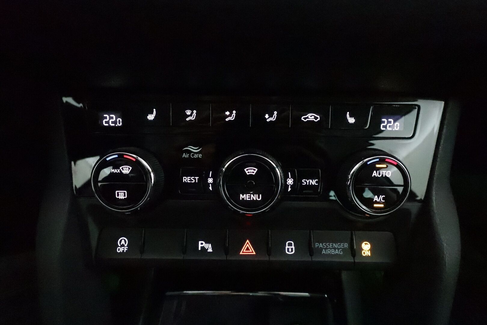 Skoda Kodiaq 2022 1.5 TSI ACT Ambition DSG **Adapt.Vakkari / LED-valot / P.Tutkat / Digimittaristo / Apple&Android / KeylessGO** - 3,99 % KORKOTARJOUS TÄHÄN AUTOON 31.8. ASTI! - 2-Omisteinen Suomi-auto / Kahdet Renkaat / Merkkihuollettu!
