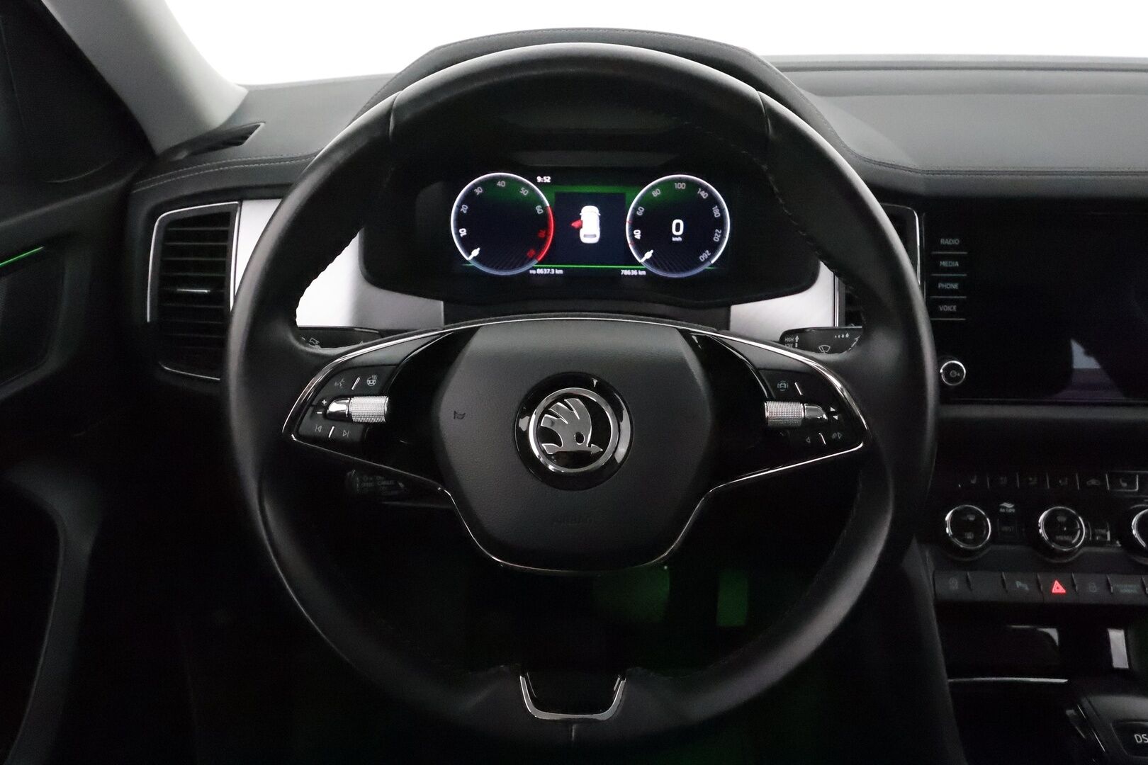 Skoda Kodiaq 2022 1.5 TSI ACT Ambition DSG **Adapt.Vakkari / LED-valot / P.Tutkat / Digimittaristo / Apple&Android / KeylessGO** - 3,99 % KORKOTARJOUS TÄHÄN AUTOON 31.8. ASTI! - 2-Omisteinen Suomi-auto / Kahdet Renkaat / Merkkihuollettu!
