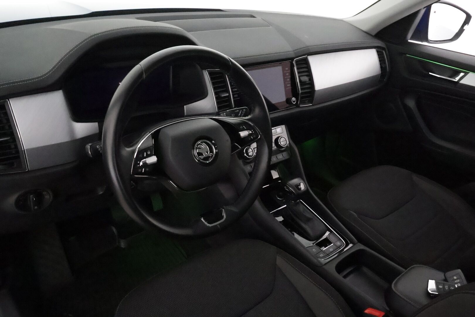 Skoda Kodiaq 2022 1.5 TSI ACT Ambition DSG **Adapt.Vakkari / LED-valot / P.Tutkat / Digimittaristo / Apple&Android / KeylessGO** - 3,99 % KORKOTARJOUS TÄHÄN AUTOON 31.8. ASTI! - 2-Omisteinen Suomi-auto / Kahdet Renkaat / Merkkihuollettu!