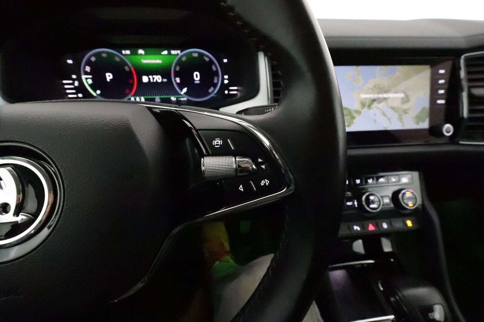 Skoda Kodiaq 2022 1.5 TSI ACT Ambition DSG **Adapt.Vakkari / LED-valot / P.Tutkat / Digimittaristo / Apple&Android / KeylessGO** - 3,99 % KORKOTARJOUS TÄHÄN AUTOON 31.8. ASTI! - 2-Omisteinen Suomi-auto / Kahdet Renkaat / Merkkihuollettu!