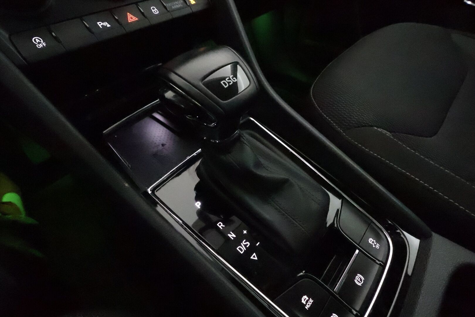 Skoda Kodiaq 2022 1.5 TSI ACT Ambition DSG **Adapt.Vakkari / LED-valot / P.Tutkat / Digimittaristo / Apple&Android / KeylessGO** - 3,99 % KORKOTARJOUS TÄHÄN AUTOON 31.8. ASTI! - 2-Omisteinen Suomi-auto / Kahdet Renkaat / Merkkihuollettu!