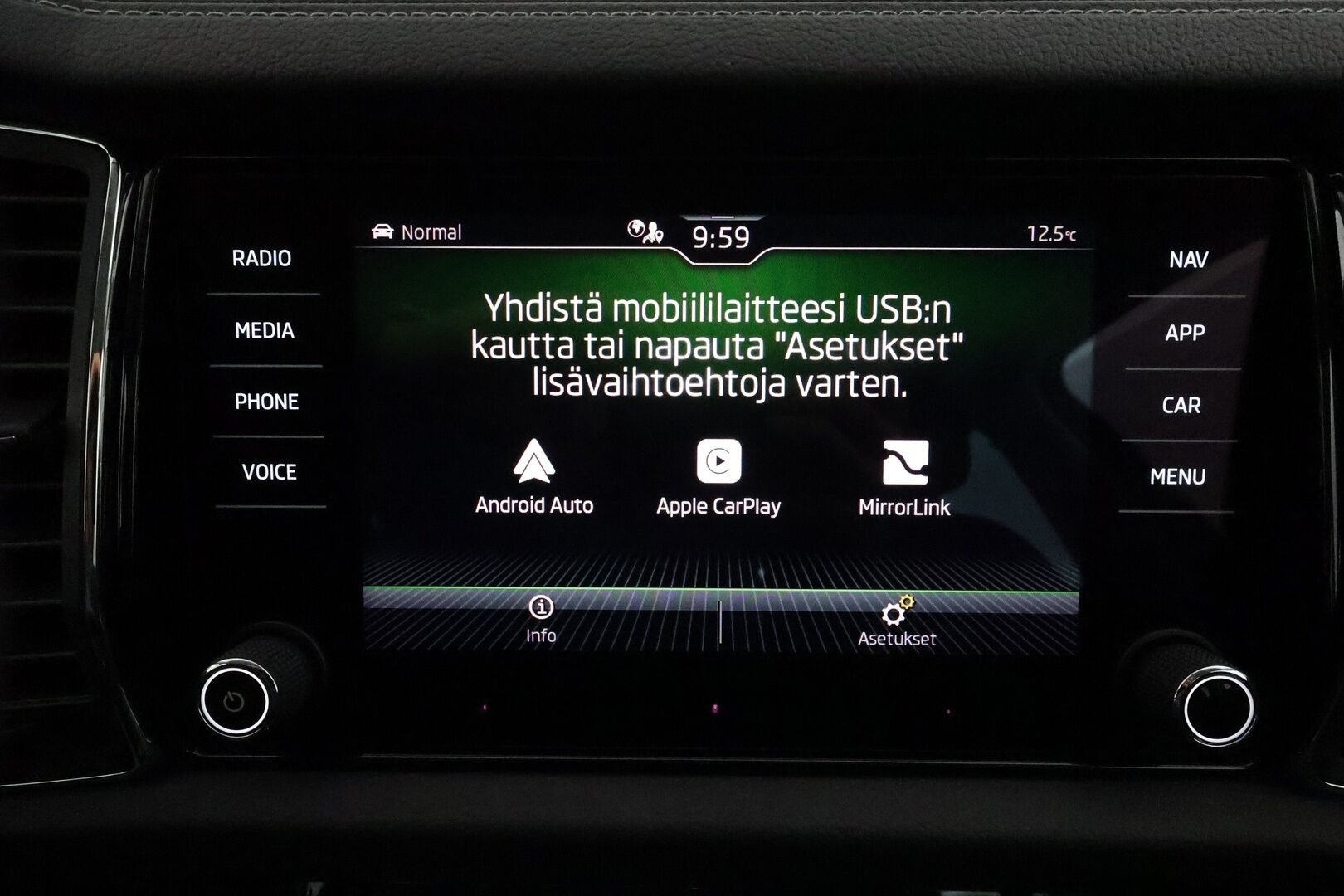Skoda Kodiaq 2022 1.5 TSI ACT Ambition DSG **Adapt.Vakkari / LED-valot / P.Tutkat / Digimittaristo / Apple&Android / KeylessGO** - 3,99 % KORKOTARJOUS TÄHÄN AUTOON 31.8. ASTI! - 2-Omisteinen Suomi-auto / Kahdet Renkaat / Merkkihuollettu!