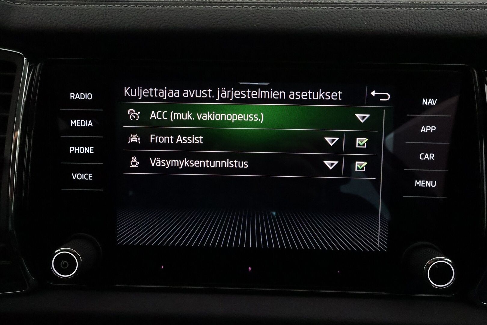 Skoda Kodiaq 2022 1.5 TSI ACT Ambition DSG **Adapt.Vakkari / LED-valot / P.Tutkat / Digimittaristo / Apple&Android / KeylessGO** - 3,99 % KORKOTARJOUS TÄHÄN AUTOON 31.8. ASTI! - 2-Omisteinen Suomi-auto / Kahdet Renkaat / Merkkihuollettu!