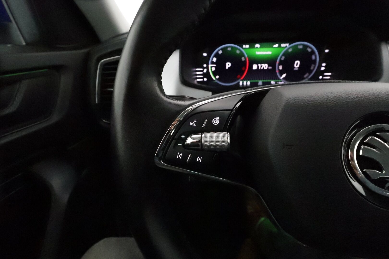 Skoda Kodiaq 2022 1.5 TSI ACT Ambition DSG **Adapt.Vakkari / LED-valot / P.Tutkat / Digimittaristo / Apple&Android / KeylessGO** - 3,99 % KORKOTARJOUS TÄHÄN AUTOON 31.8. ASTI! - 2-Omisteinen Suomi-auto / Kahdet Renkaat / Merkkihuollettu!