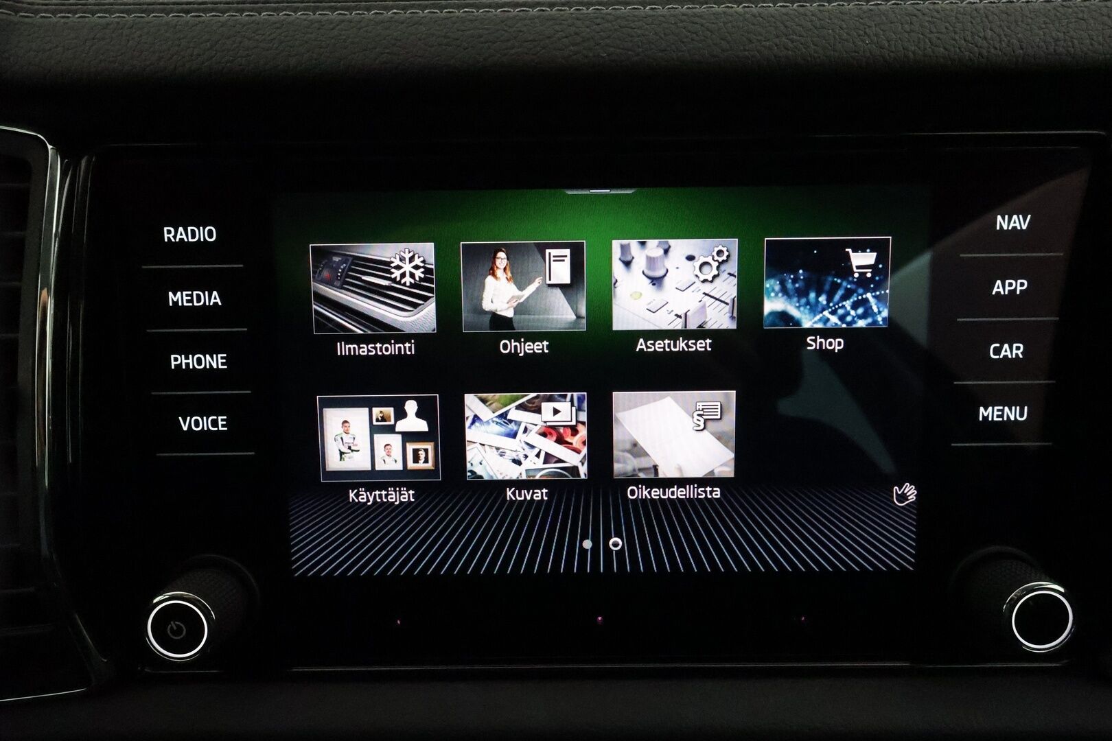 Skoda Kodiaq 2022 1.5 TSI ACT Ambition DSG **Adapt.Vakkari / LED-valot / P.Tutkat / Digimittaristo / Apple&Android / KeylessGO** - 3,99 % KORKOTARJOUS TÄHÄN AUTOON 31.8. ASTI! - 2-Omisteinen Suomi-auto / Kahdet Renkaat / Merkkihuollettu!