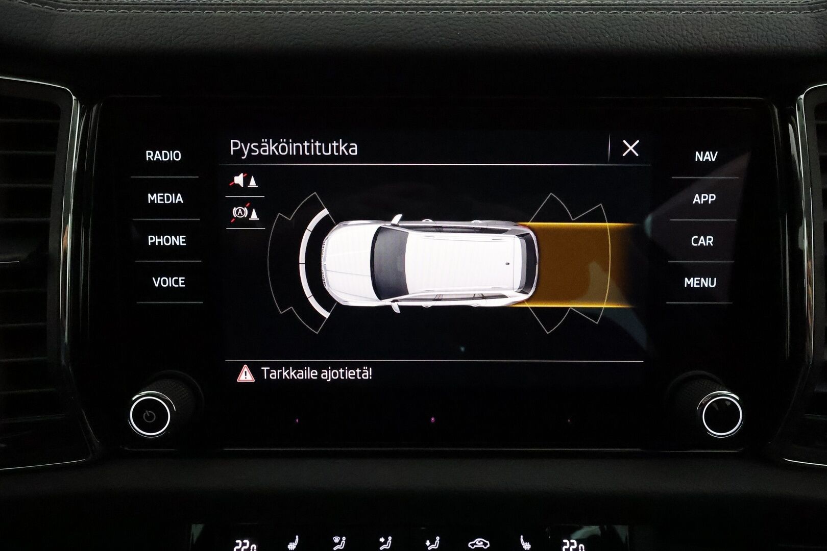 Skoda Kodiaq 2022 1.5 TSI ACT Ambition DSG **Adapt.Vakkari / LED-valot / P.Tutkat / Digimittaristo / Apple&Android / KeylessGO** - 3,99 % KORKOTARJOUS TÄHÄN AUTOON 31.8. ASTI! - 2-Omisteinen Suomi-auto / Kahdet Renkaat / Merkkihuollettu!