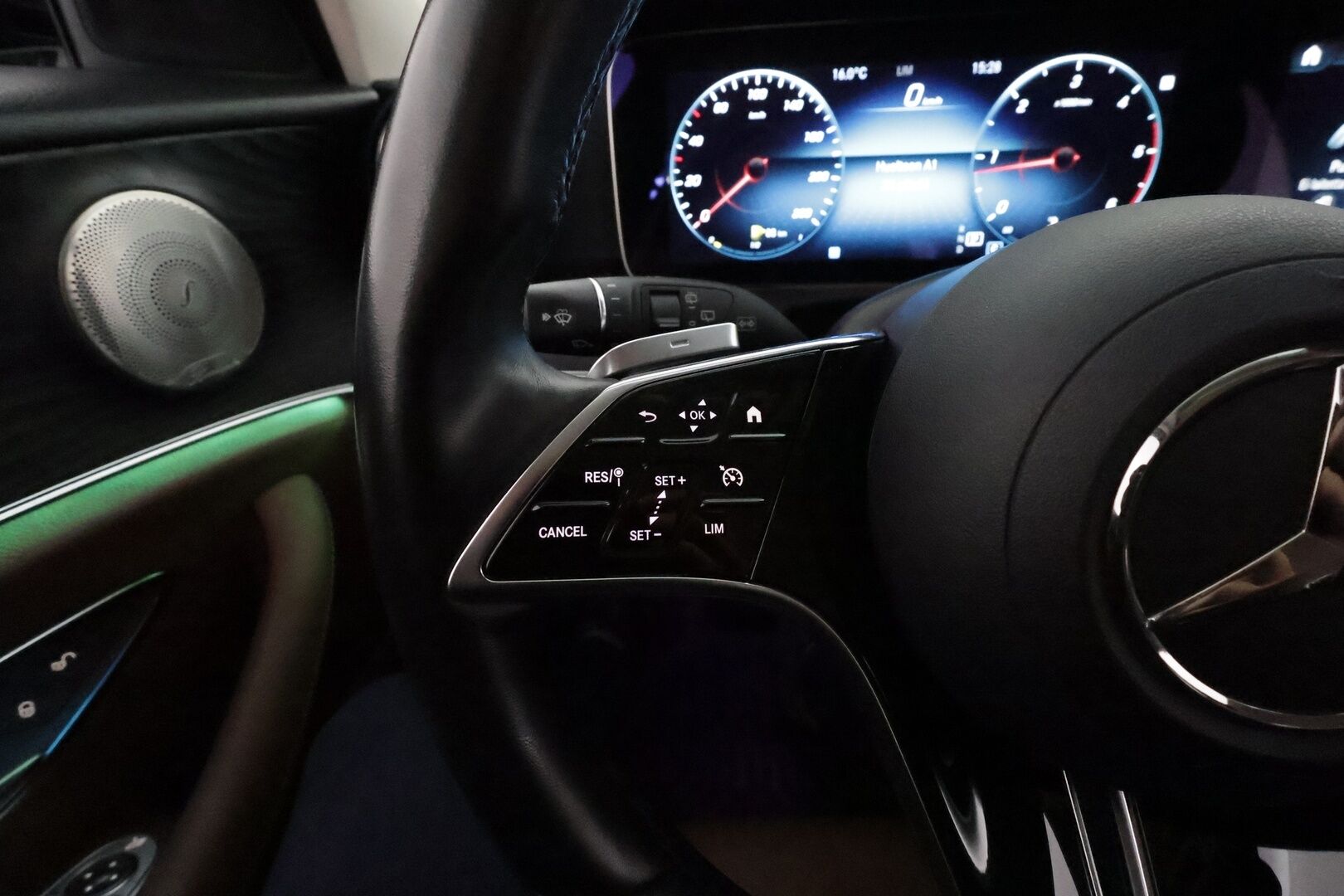 Mercedes-Benz E 2022 200 d T A Business Avantgarde *Burmester / Muistipenkit / Vakkari / Multibeam / 360° / Widescreen / KeylessGo* - Suomi-auto / Kahdet renkaat aluvanteilla