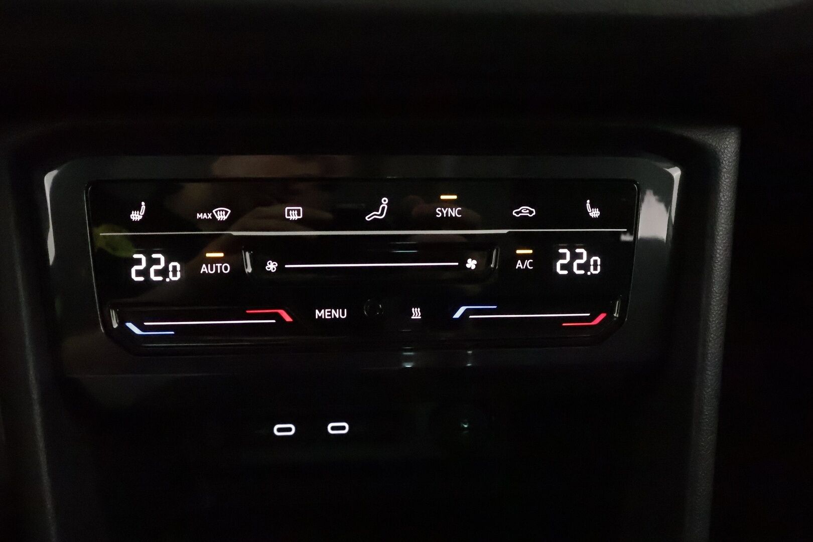 Volkswagen Tiguan 2022 Comfort 2,0 TDI SCR 110 kW DSG **Webasto / Koukku / Adapt.Vakkari / LED-valot / P.Tutkat / Sporttipenkit / Kaistavahti** - 1-om Suomi-auto / Kahdet Renkaat