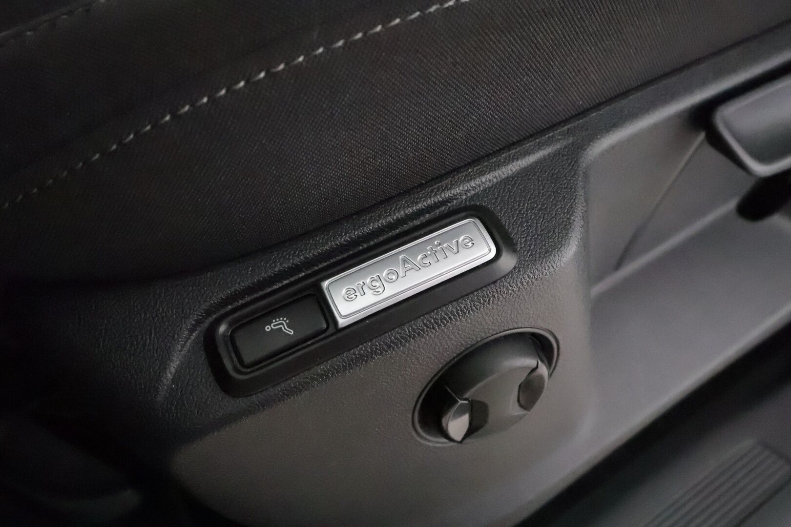 Volkswagen Tiguan 2022 Comfort 2,0 TDI SCR 110 kW DSG **Webasto / Koukku / Adapt.Vakkari / LED-valot / P.Tutkat / Sporttipenkit / Kaistavahti** - 1-om Suomi-auto / Kahdet Renkaat
