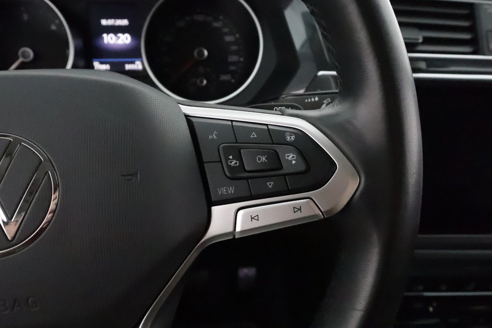 Volkswagen Tiguan 2022 Comfort 2,0 TDI SCR 110 kW DSG **Webasto / Koukku / Adapt.Vakkari / LED-valot / P.Tutkat / Sporttipenkit / Kaistavahti** - 1-om Suomi-auto / Kahdet Renkaat