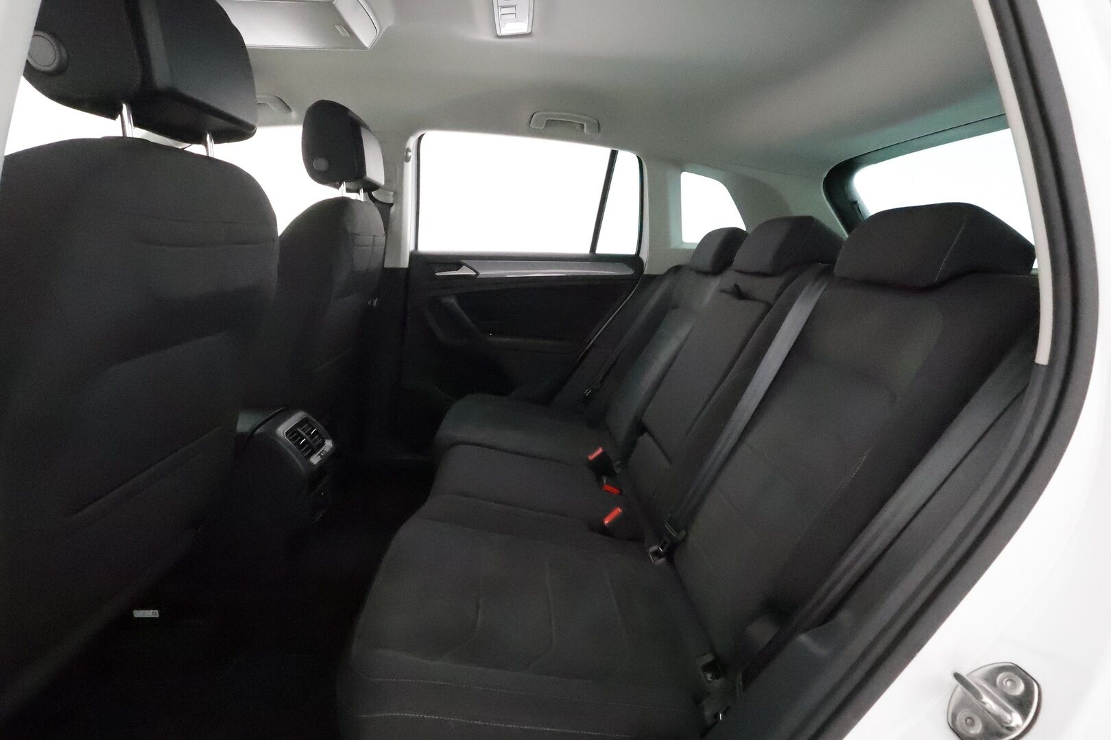 Volkswagen Tiguan 2022 Comfort 2,0 TDI SCR 110 kW DSG **Webasto / Koukku / Adapt.Vakkari / LED-valot / P.Tutkat / Sporttipenkit / Kaistavahti** - 1-om Suomi-auto / Kahdet Renkaat
