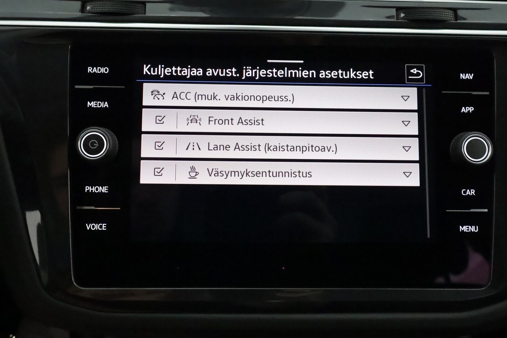 Volkswagen Tiguan 2022 Comfort 2,0 TDI SCR 110 kW DSG **Webasto / Koukku / Adapt.Vakkari / LED-valot / P.Tutkat / Sporttipenkit / Kaistavahti** - 1-om Suomi-auto / Kahdet Renkaat