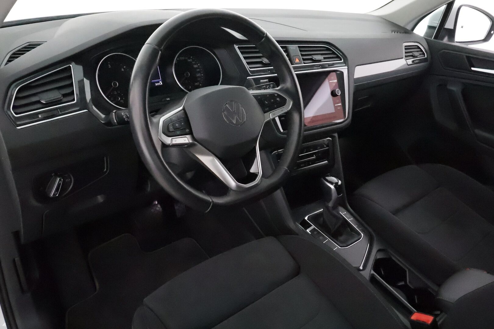 Volkswagen Tiguan 2022 Comfort 2,0 TDI SCR 110 kW DSG **Webasto / Koukku / Adapt.Vakkari / LED-valot / P.Tutkat / Sporttipenkit / Kaistavahti** - 1-om Suomi-auto / Kahdet Renkaat