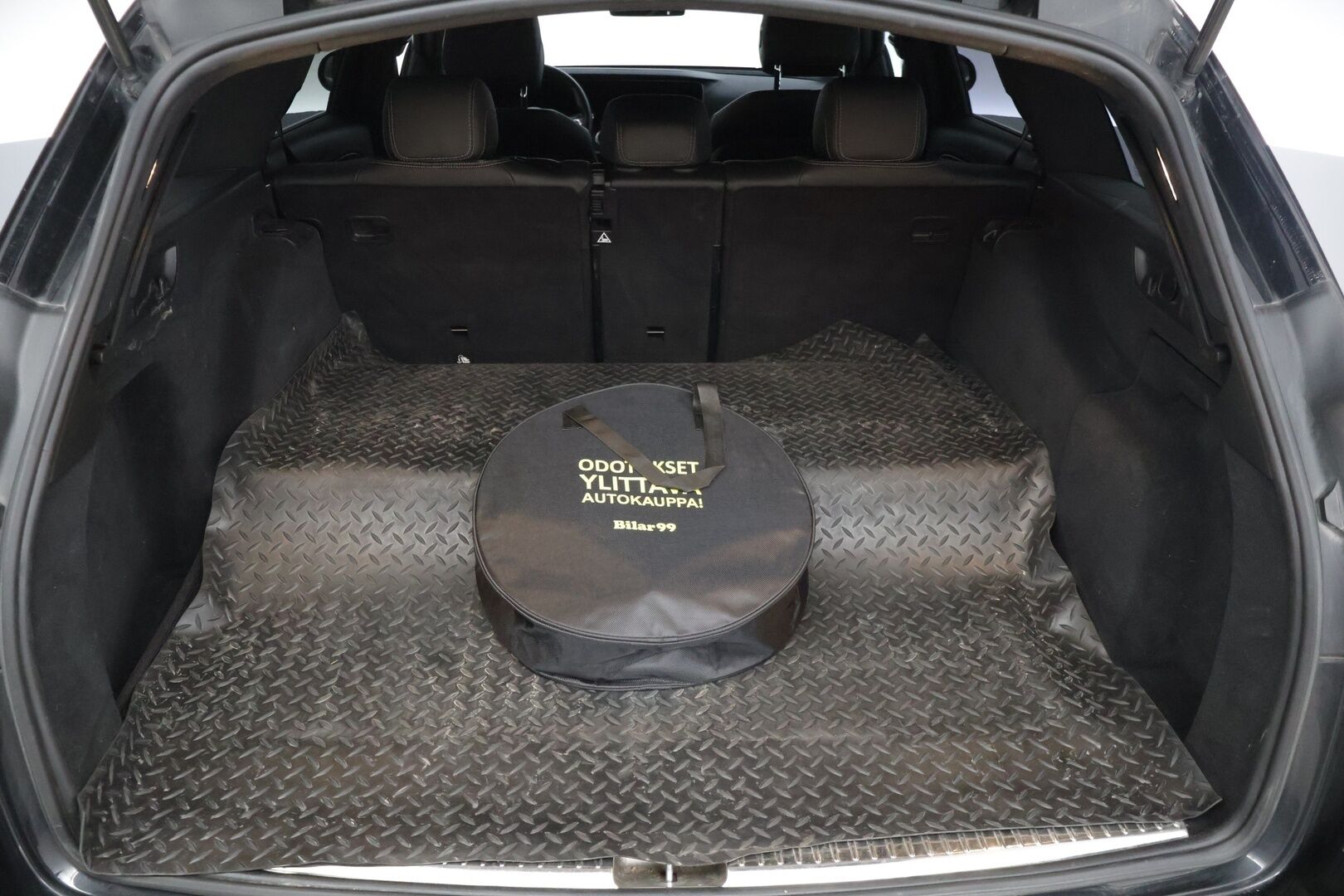 Mercedes-Benz E 2021 300 de T A Business AMG EQ Power * Amg sisä/ulko paketti / 360-kamera / Vetokoukku / Puolinahkasisusta / Keylessgo * - * Akku kuntotarkastettu SOH 90,7% / ALV-vähennyskelpoinen *