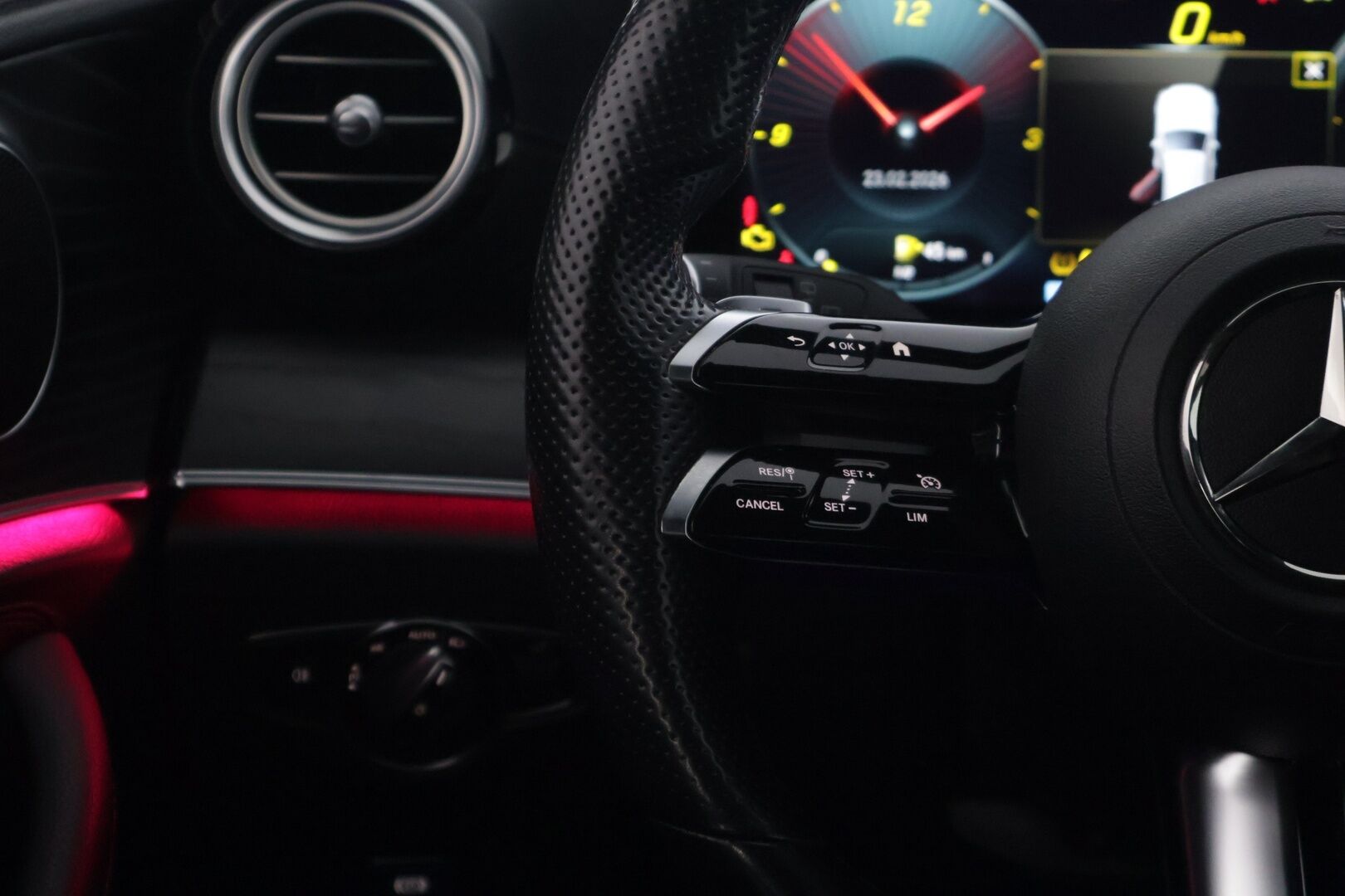 Mercedes-Benz E 2021 300 de T A Business AMG EQ Power * Amg sisä/ulko paketti / 360-kamera / Vetokoukku / Puolinahkasisusta / Keylessgo * - * Akku kuntotarkastettu SOH 90,7% / ALV-vähennyskelpoinen *