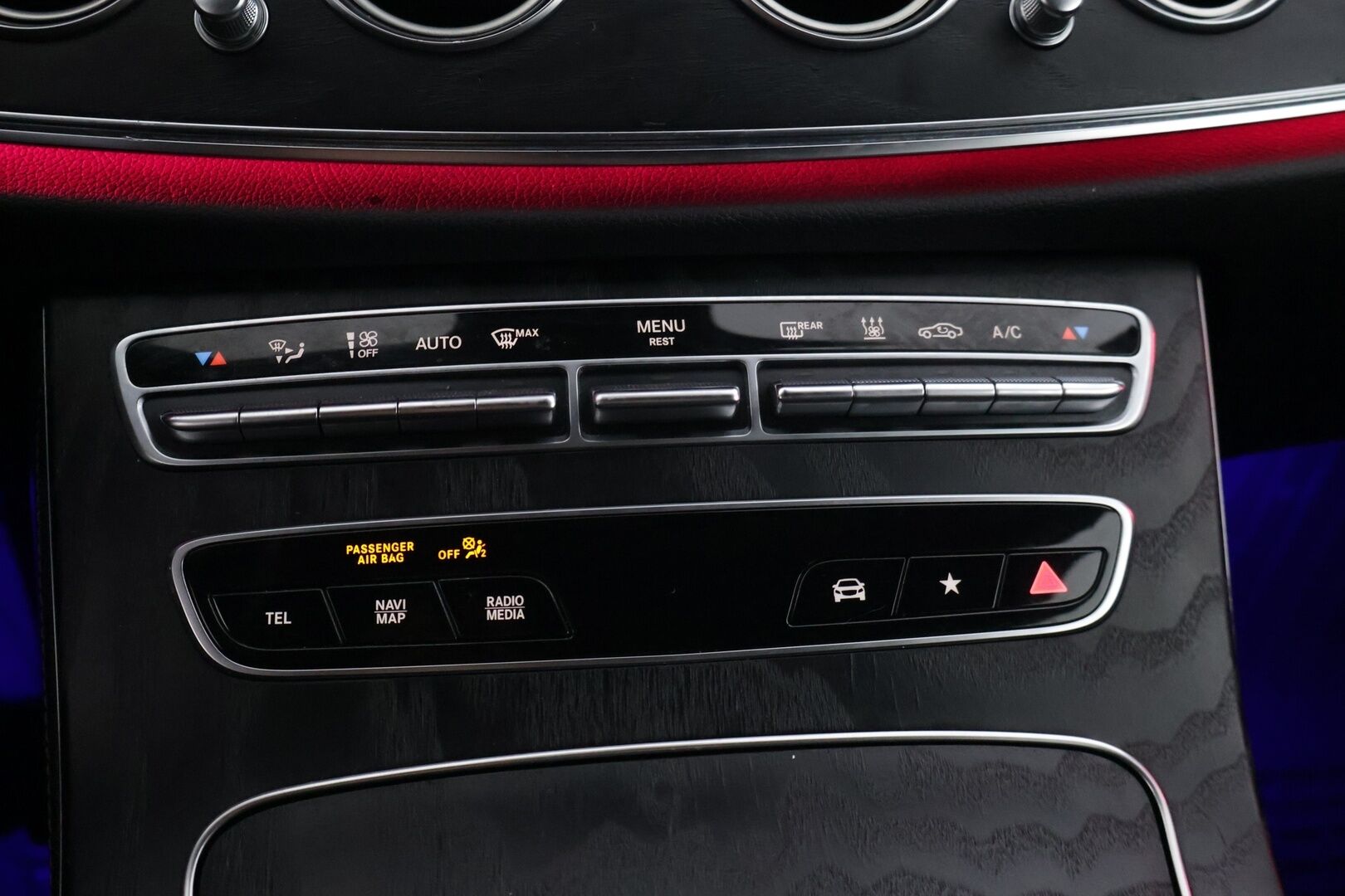 Mercedes-Benz E 2021 300 de T A Business AMG EQ Power * Amg sisä/ulko paketti / 360-kamera / Vetokoukku / Puolinahkasisusta / Keylessgo * - * Akku kuntotarkastettu SOH 90,7% / ALV-vähennyskelpoinen *