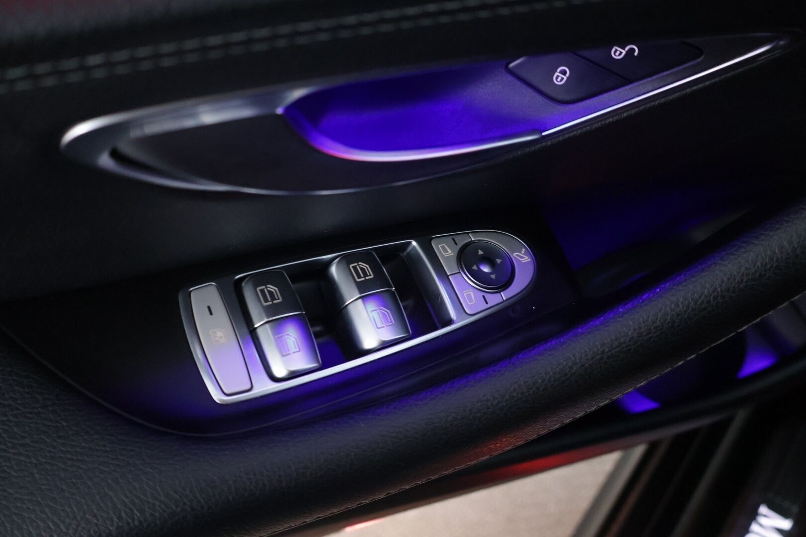 Mercedes-Benz E 2021 300 de T A Business AMG EQ Power * Amg sisä/ulko paketti / 360-kamera / Vetokoukku / Puolinahkasisusta / Keylessgo * - * Akku kuntotarkastettu SOH 90,7% / ALV-vähennyskelpoinen *