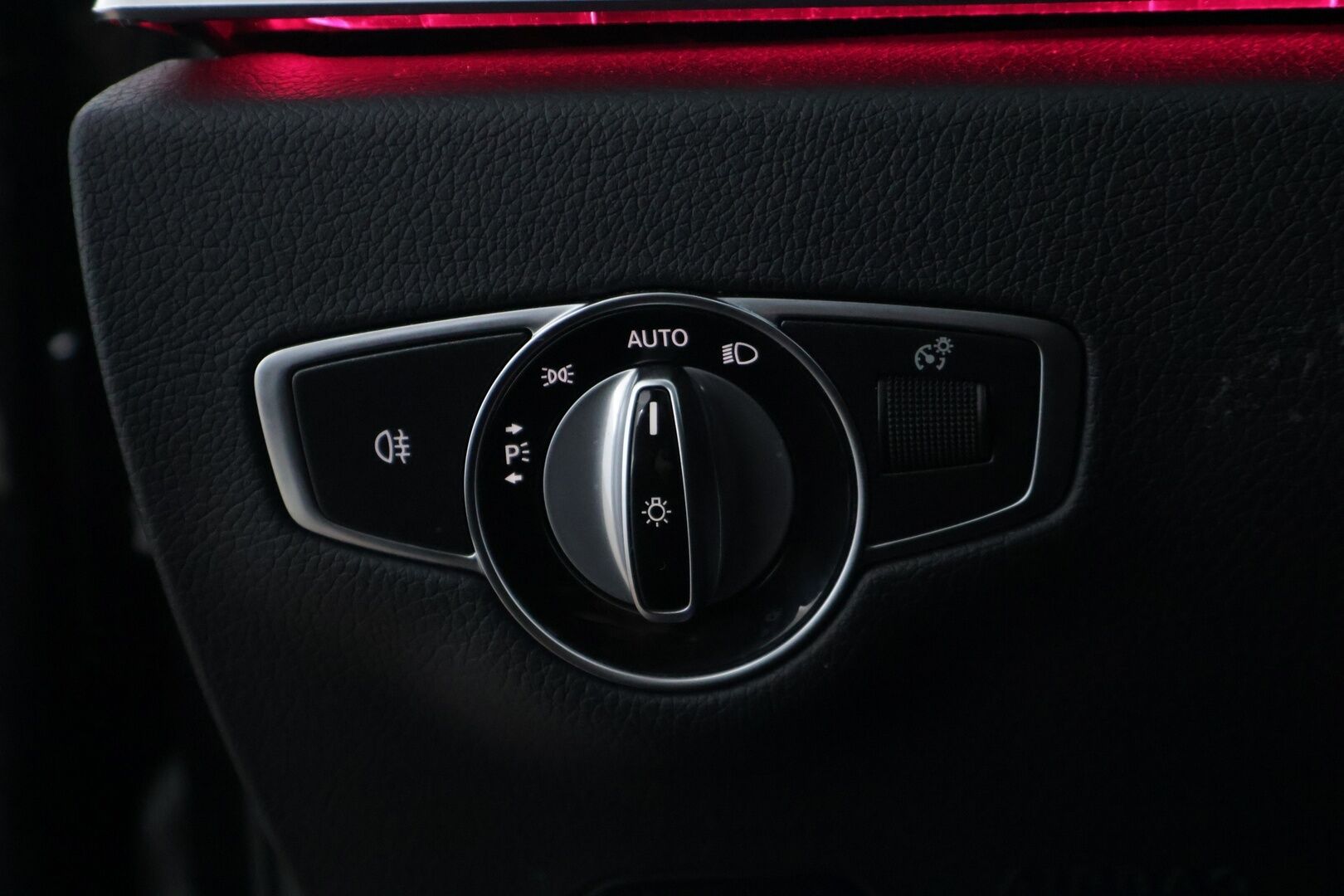 Mercedes-Benz E 2021 300 de T A Business AMG EQ Power *Vakkari / 360-kamera / Vetokoukku / Puolinahkasisusta / Keylessgo * - * Akku kuntotarkastettu SOH 90,7% / ALV-vähennyskelpoinen * - HULLUT AVAJAISHULINAT KORKOTARJOUS 3,29 %