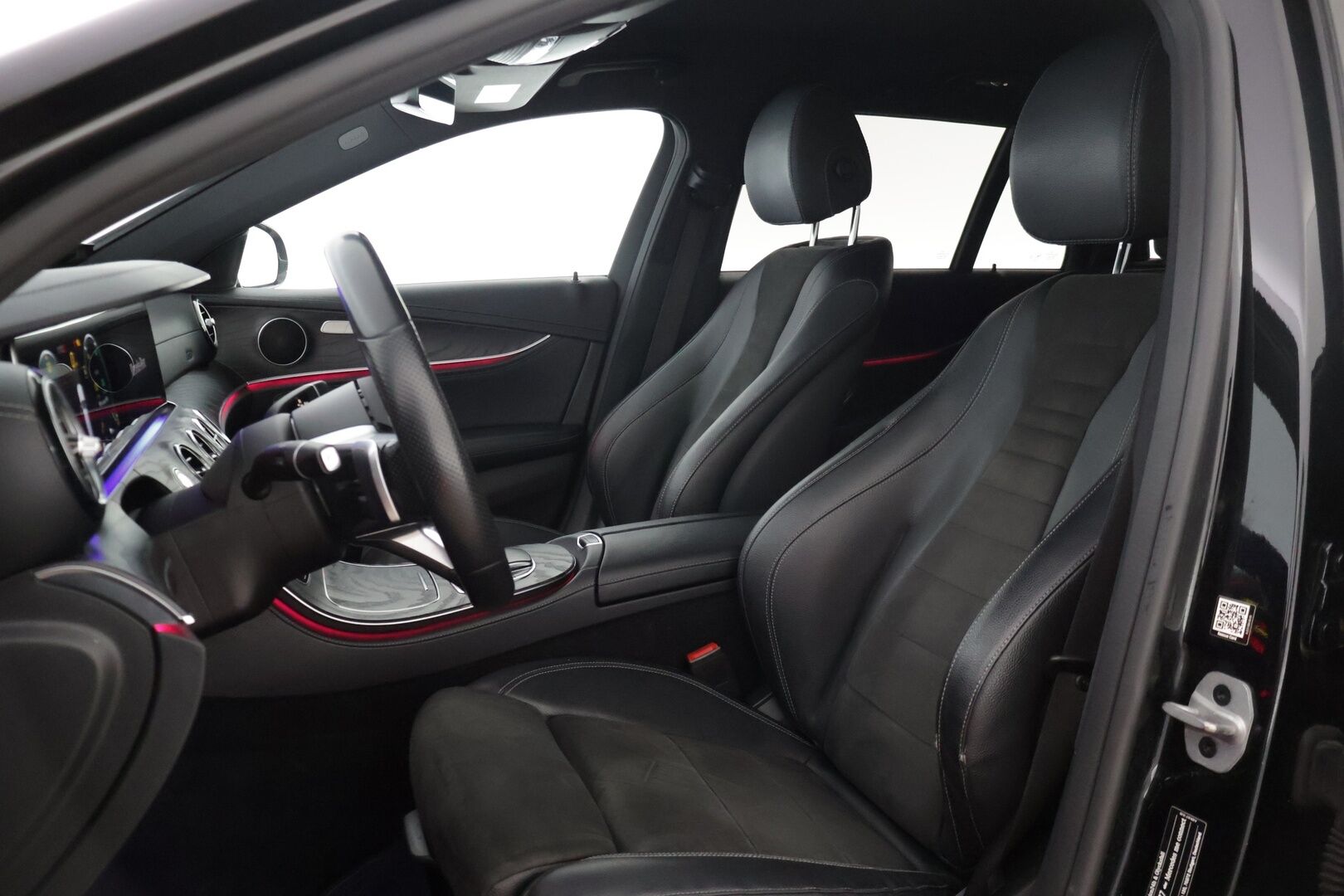 Mercedes-Benz E 2021 300 de T A Business AMG EQ Power *Vakkari / 360-kamera / Vetokoukku / Puolinahkasisusta / Keylessgo * - * Akku kuntotarkastettu SOH 90,7% / ALV-vähennyskelpoinen * - HULLUT AVAJAISHULINAT KORKOTARJOUS 3,29 %